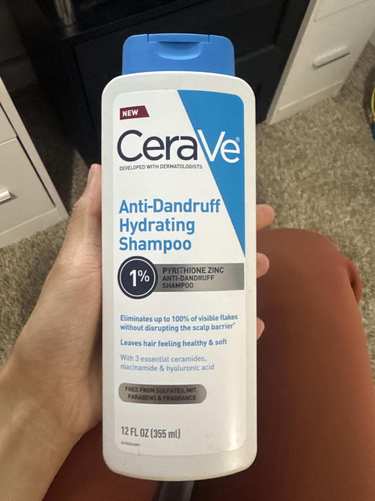CeraVe Hydrating Anti Dandruff Shampoo, Itchy Scalp Treatment, 12oz customer photo 2