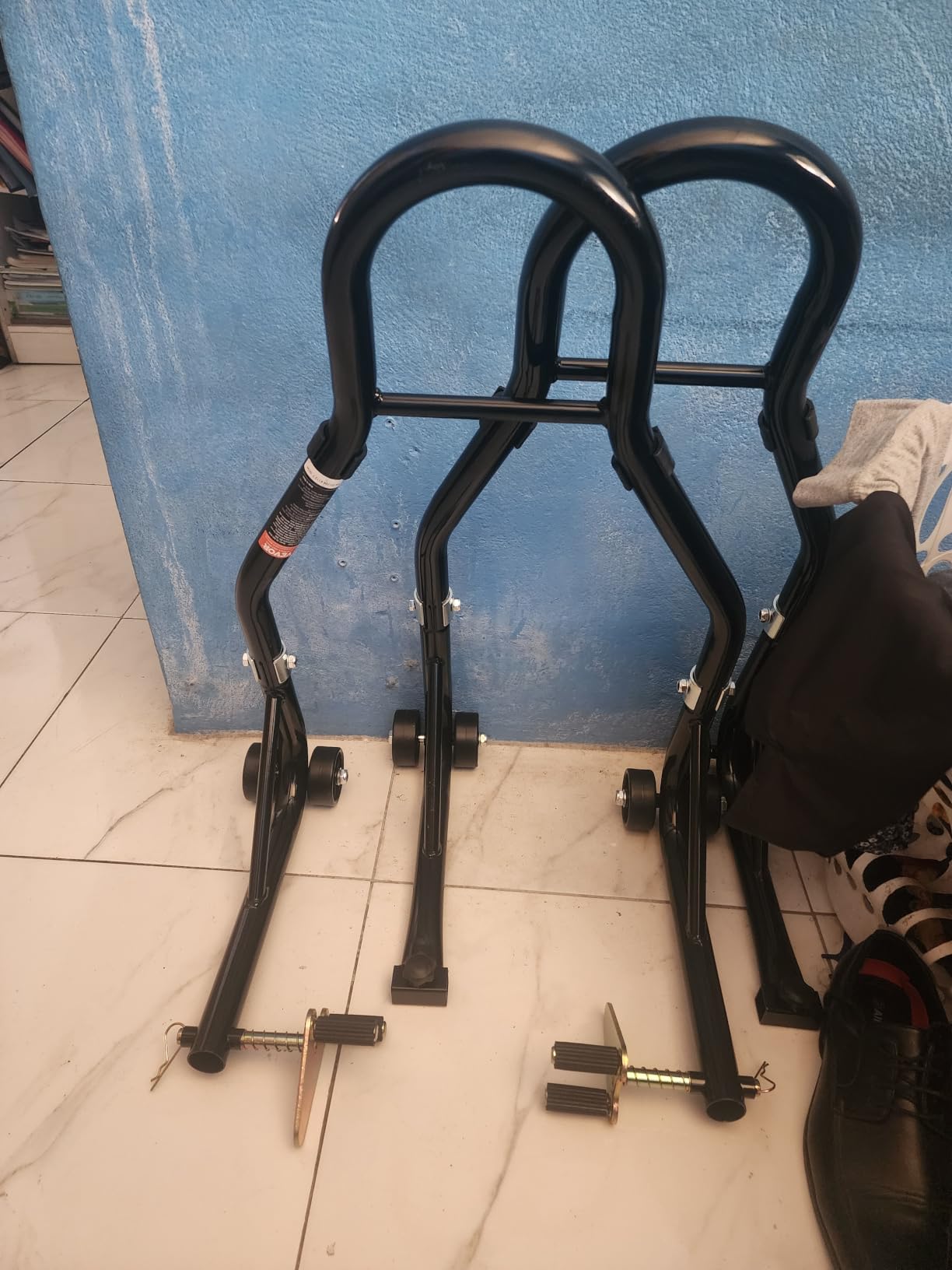 VEVOR Motorcycle Stand Lift, 1100lbs Capacity Front Rear Combo Stand Lift, Front Wheel Dual-Fork Stands, Rear U+L Fork Swingarm Spool Stands, for Most Yamaha Honda Kawasaki Suzuki Motorcycles, Black customer photo 1
