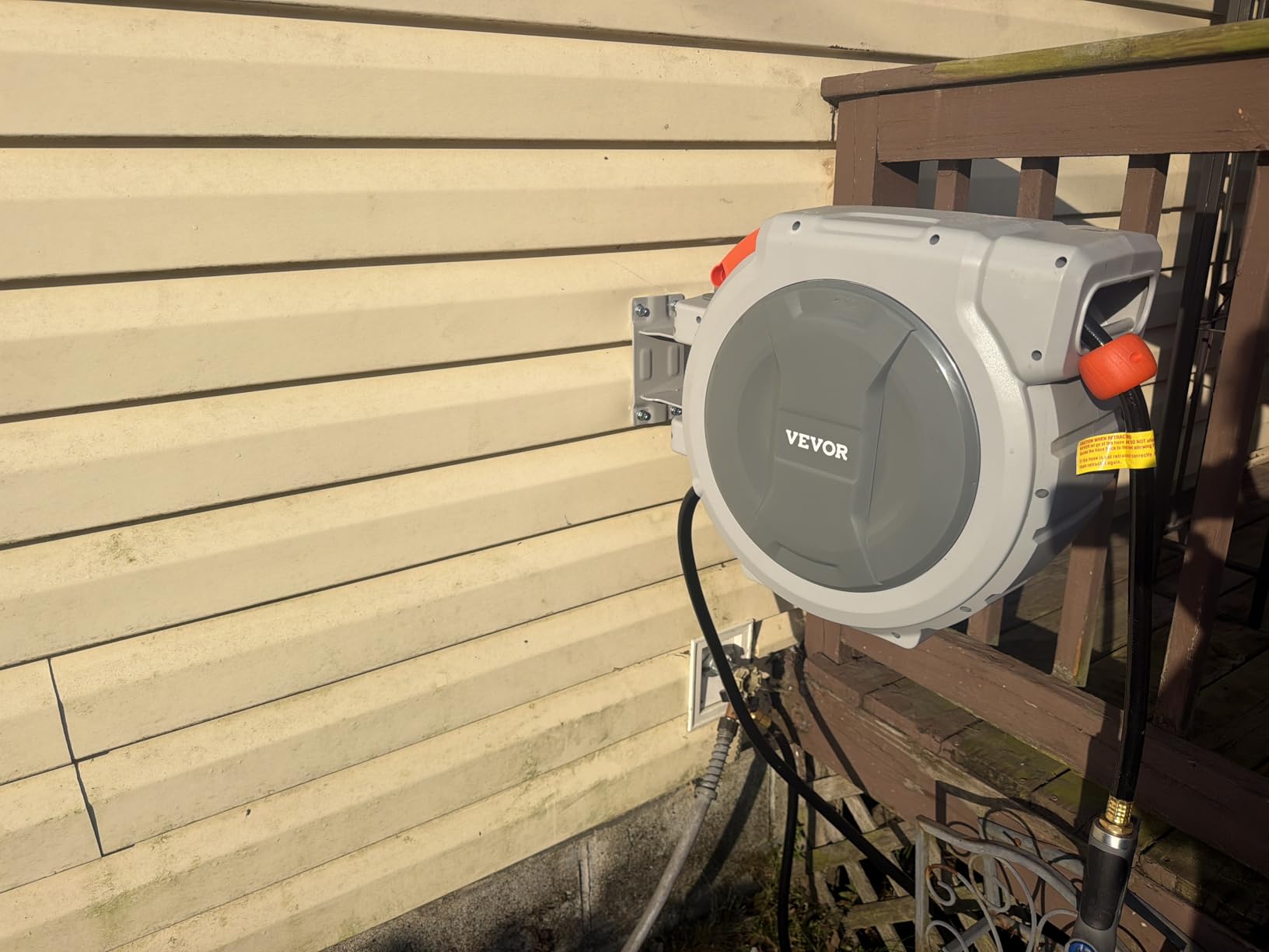 VEVOR Retractable Garden Hose Reel, 5/8 Inch x 100 ft Wall Mounted Hose Reel, Heavy Duty Garden Hose Reel with 9 Patterns Nozzle, Any Length Lock, Upgraded Slow Return System and 180°Swivel Bracket | Heavy Duty Garden Tool with 9 Patterns Nozzle, Any Length Lock, Upgraded Slow Return System, 180° Swivel Bracket & PP Shell customer photo 2