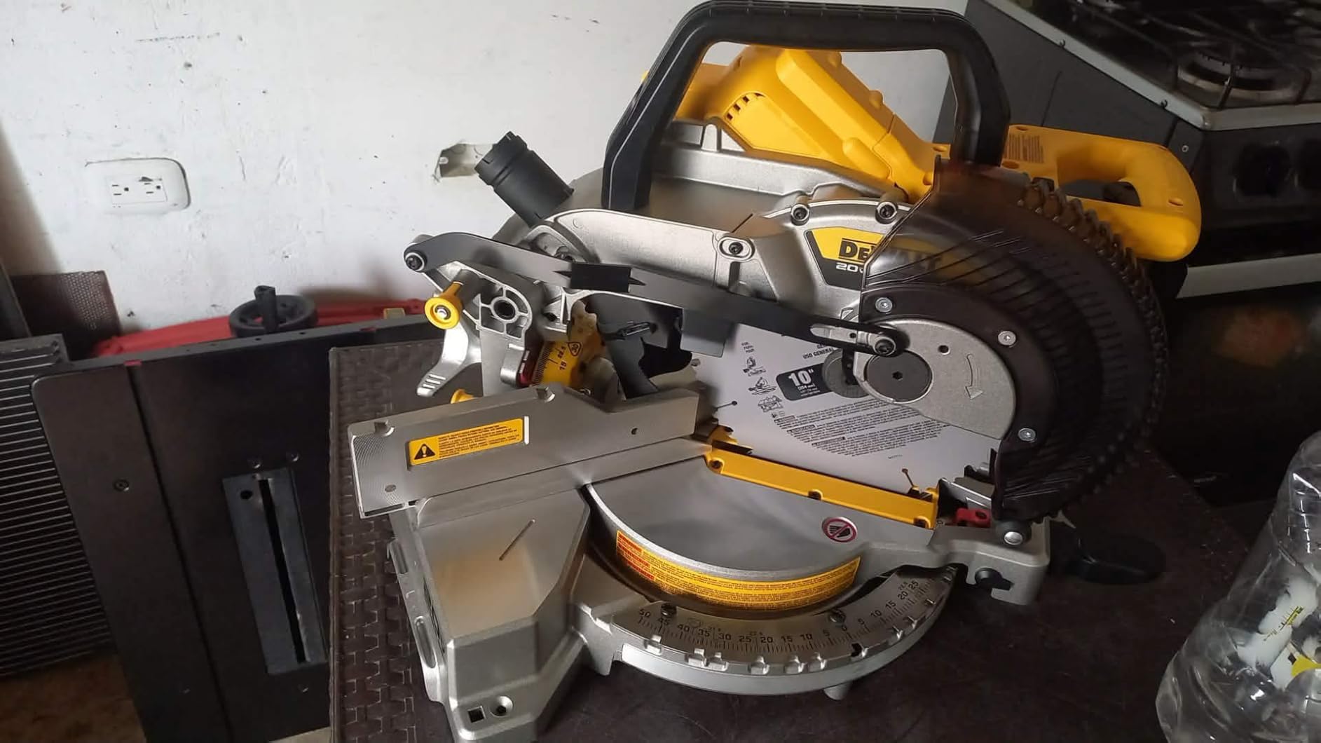 DEWALT 20V MAX XR 10 in. Double Bevel Fixed Miter Saw (Tool Only) (DCS714B) customer photo 2