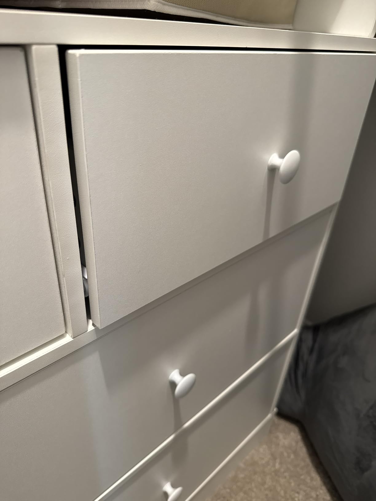 Vabches Kids Dresser Cabinet with 7 Drawers, Changing Table for Nursery, White Chest of Drawers, Baby Dresser, Kids Bedroom Furniture, Nightstand for Child’s Room, White customer photo 2