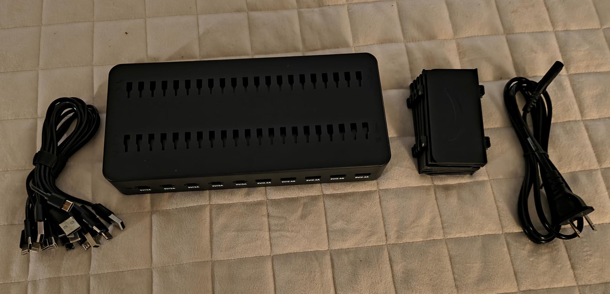 100W Charging Station for Multiple Devices, 10-Port USB Fast Charger, Black customer photo 1