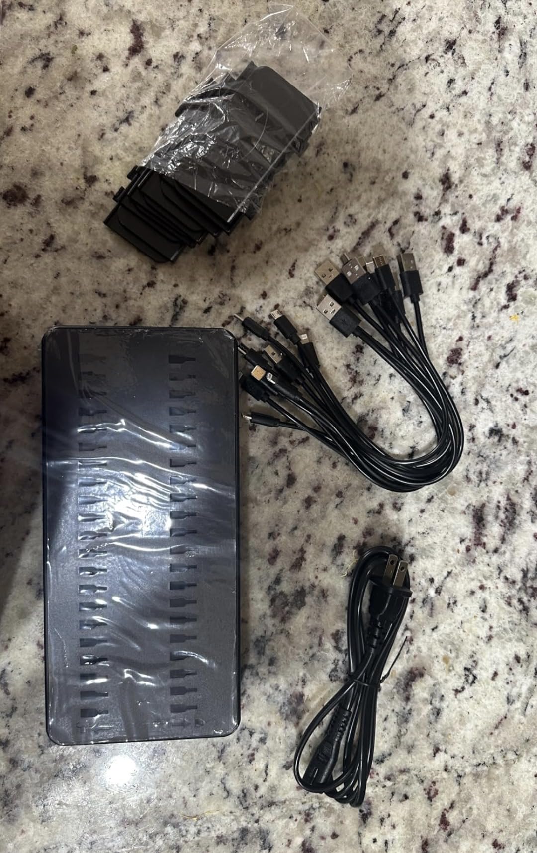 100W Charging Station for Multiple Devices, 10-Port USB Fast Charger, Black customer photo 2