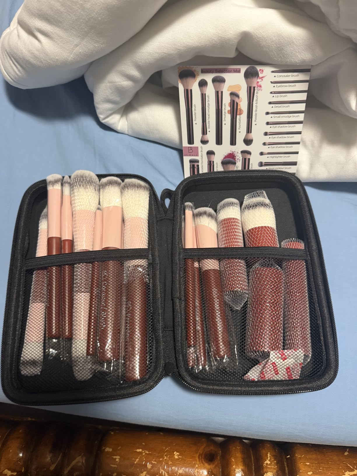 Professional Makeup Brush Set with Travel Case, 20 PCS Synthetic customer photo 1