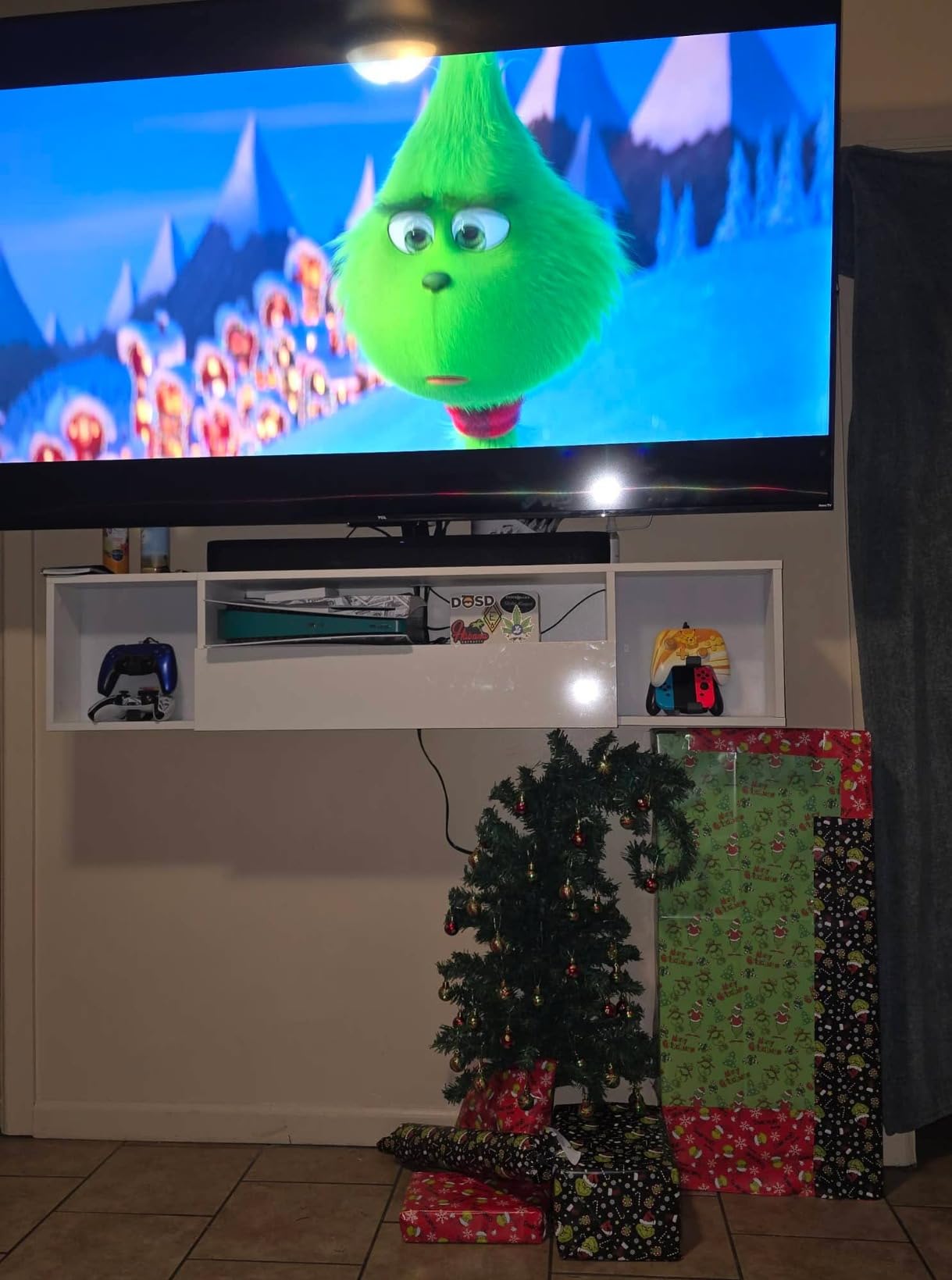 SogesPower Floating TV Stand Wall Mounted with Lights,LED TV Stand customer photo 1