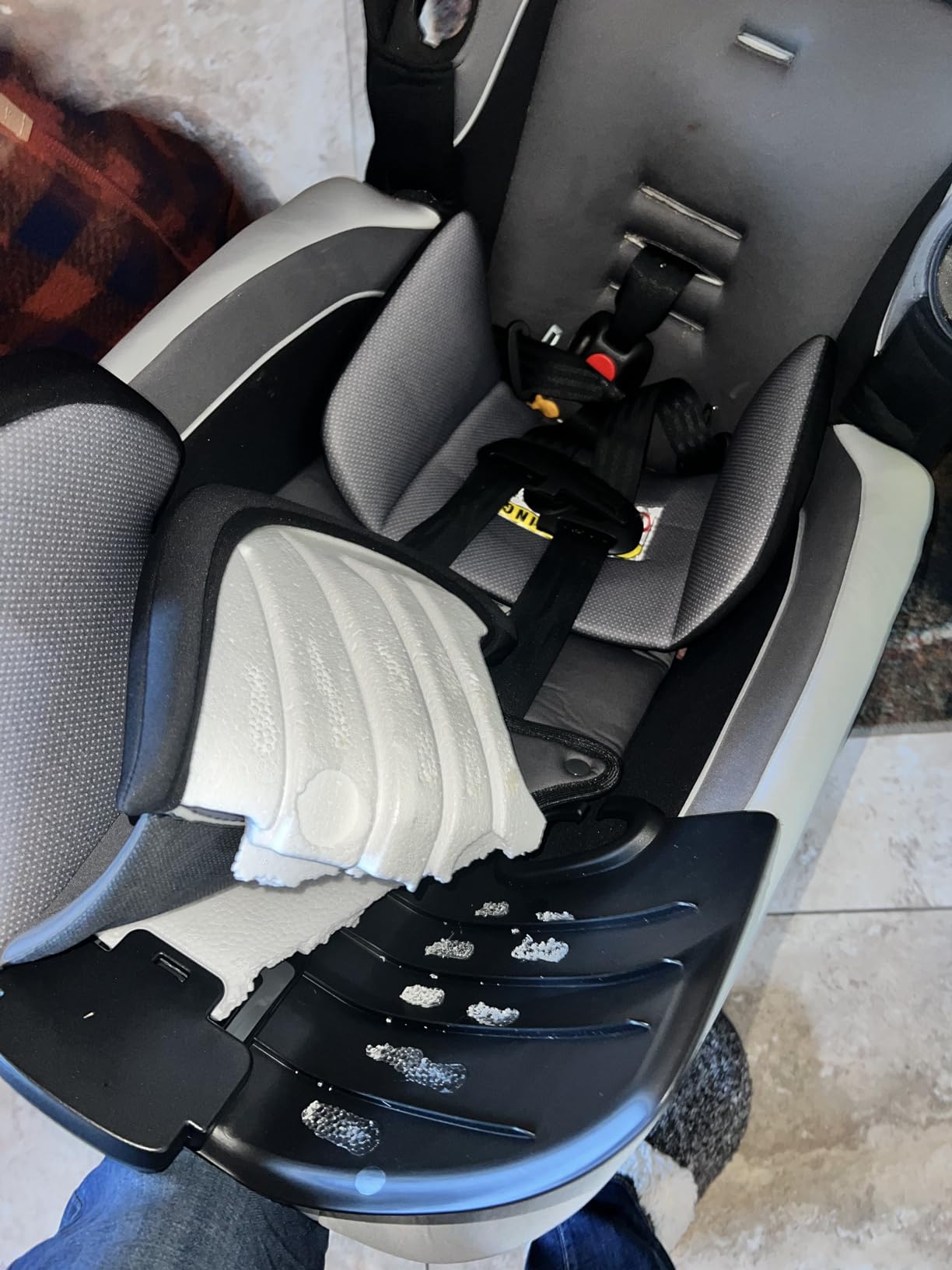 Safety 1st TriMate 3-in-1 Convertible Car Seat, Slim Fit, Infant to Big Kid Car Seat, Easy-Install Harness, Machine-Washable Cover, Dishwasher-Safe Cup Holders, 5-100 lbs, Sharkskin customer photo 2