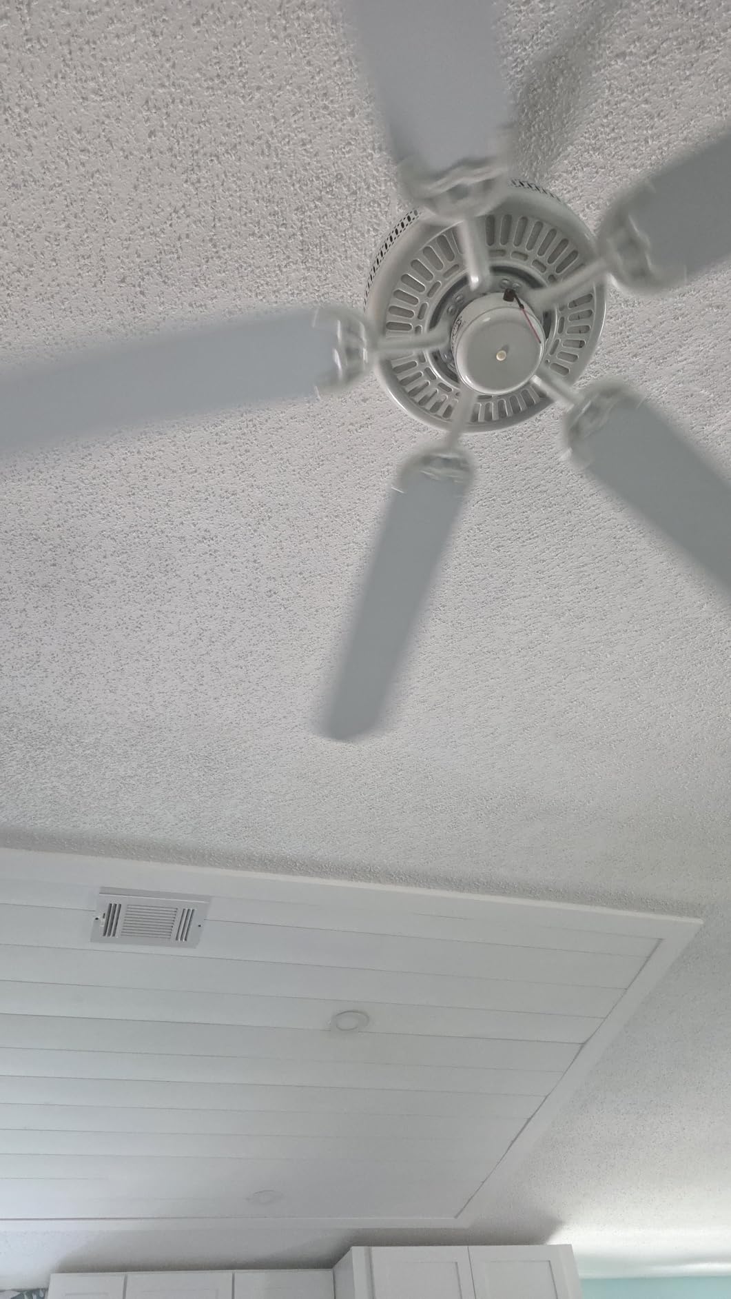 EVOLVE All Purpose Whites Paint & Primer, Flat (Bright White), 5 Gallon – Interior Latex, Excellent Touch-Up, High Hiding, Durable Paint for Walls & Ceilings customer photo 2
