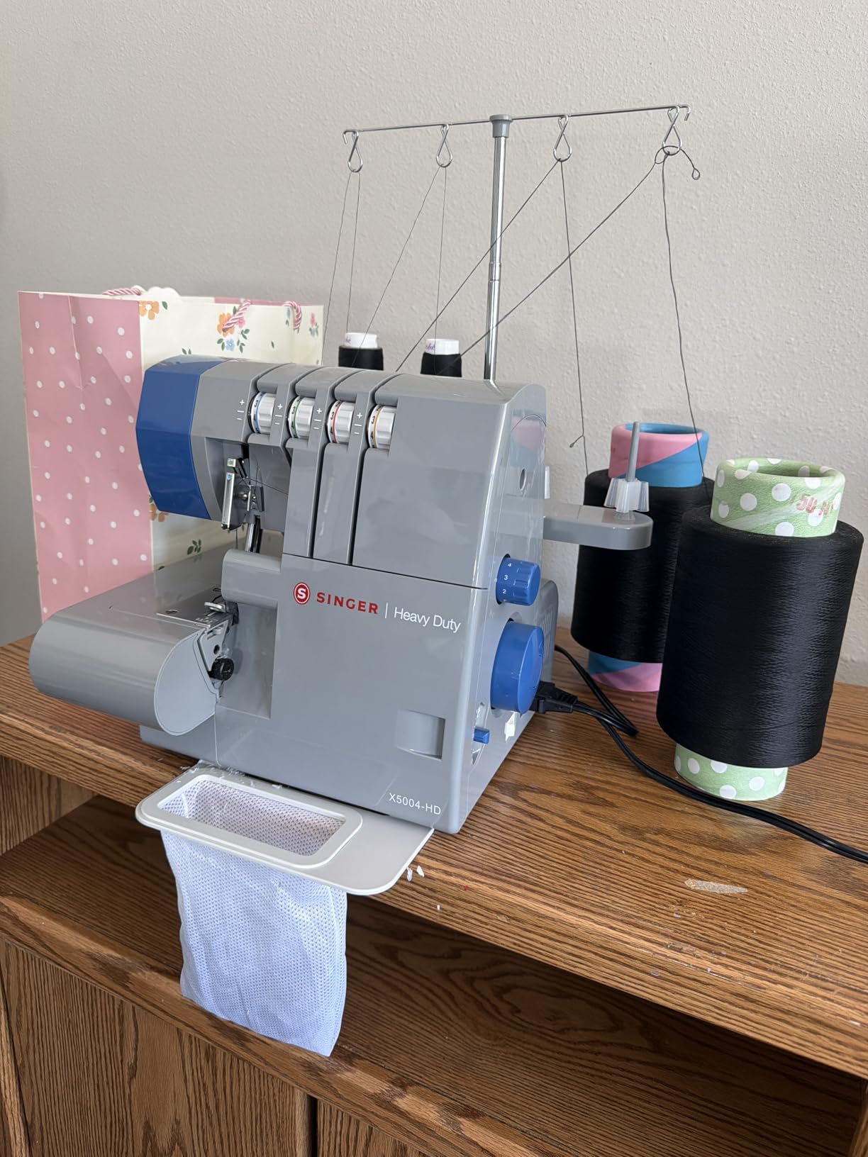 SINGER® HD0500S Heavy Duty Serger Overlock Machine, 2-3-4 Thread, Black customer photo 1