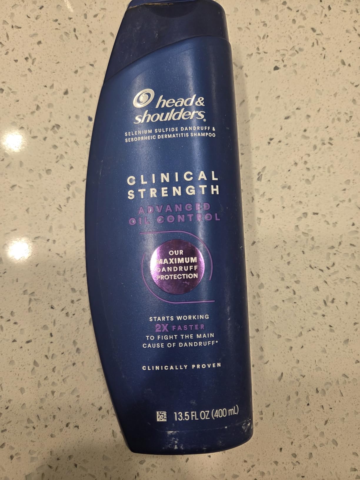 Head & Shoulders Clinical Strength Advanced Oil Control Anti-Dandruff Shampoo, 1% Selenium Sulfide, Stubborn Dandruff, 13.5 fl oz customer photo 1