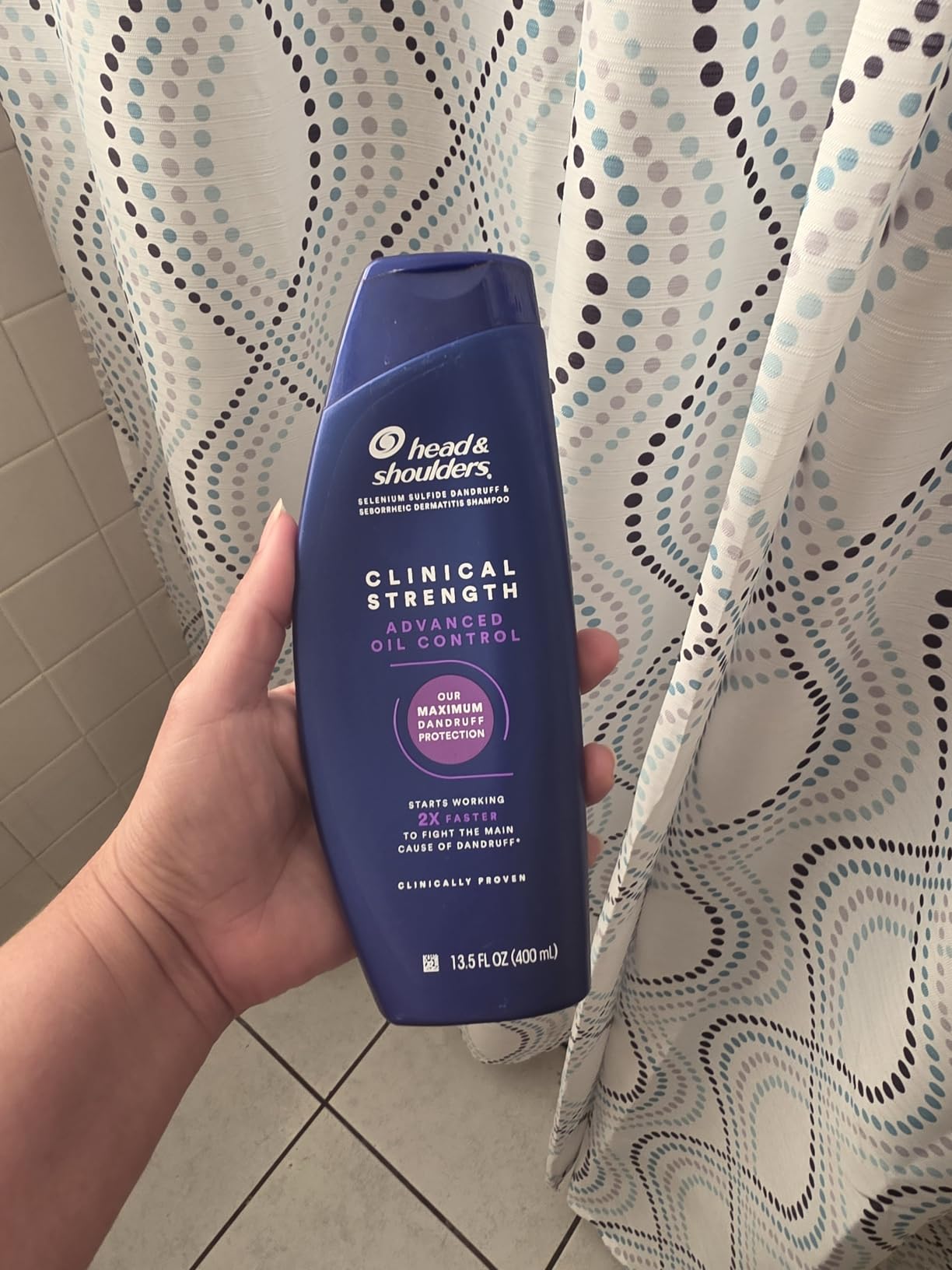 Head & Shoulders Clinical Strength Advanced Oil Control Anti-Dandruff Shampoo, 1% Selenium Sulfide, Stubborn Dandruff, 13.5 fl oz customer photo 2