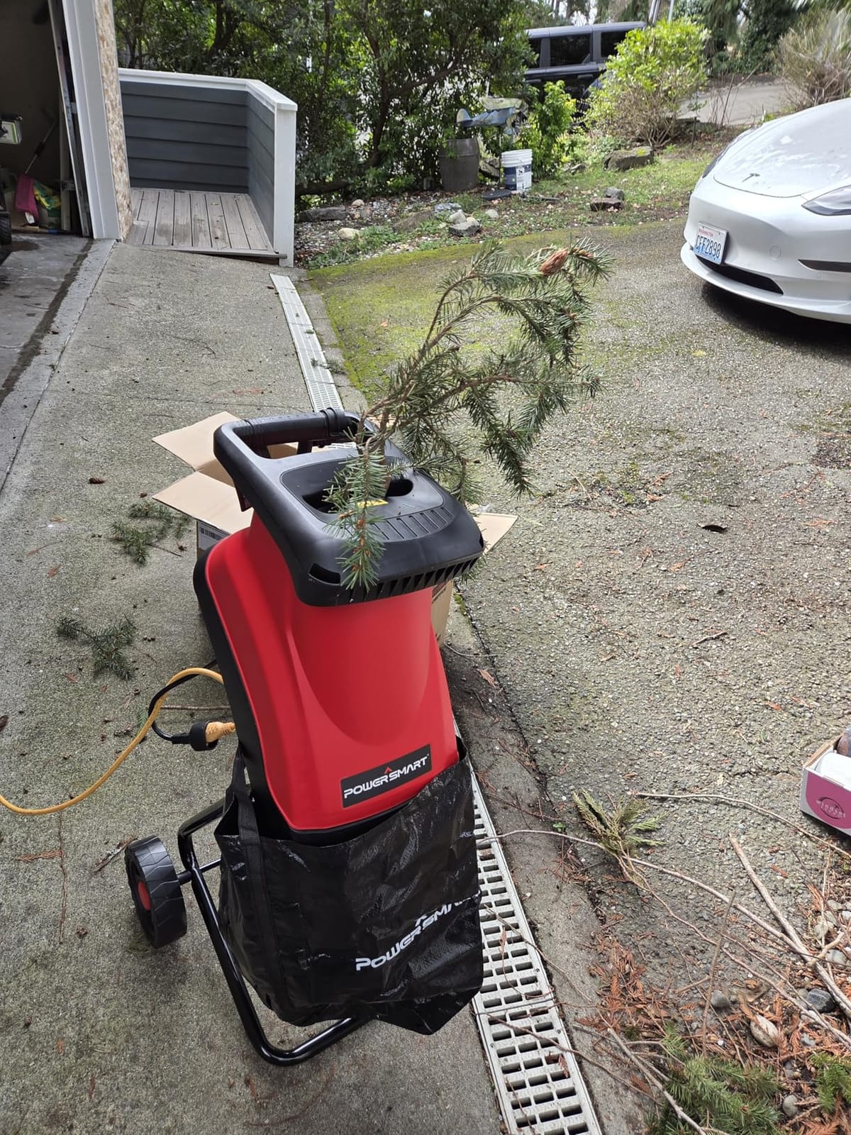 PowerSmart Electric Wood Chipper Shredder, 21:1 Reduction Ratio，1.77 Inch Cutting Diameter, 15-Amp Motor, with 45L Collecting Bag for Branches Twigs customer photo 2