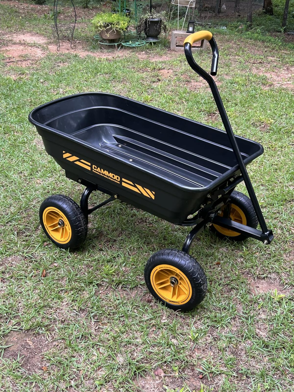CAMMOO 10-in NO-Flat Tires 600lb Garden Dump Cart 4 Cu.Ft Wheelbarrow Black customer photo 1