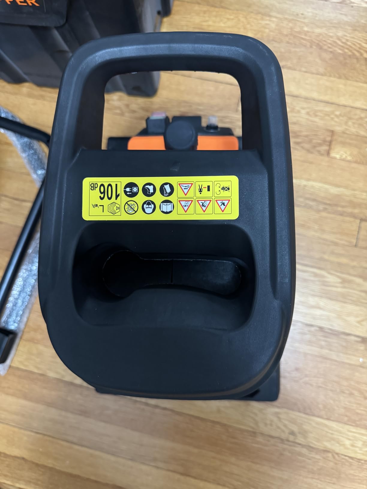 50L Collecting Bin, 15-Amp Wood Chipper Shredder, High Efficiency Electric Mulcher Shredding Machine with 25:1 Reduction Ratio, 1.8In Cutting Diameter, Portable Wheel for Yard Waste Cleanup, New Green customer photo 1