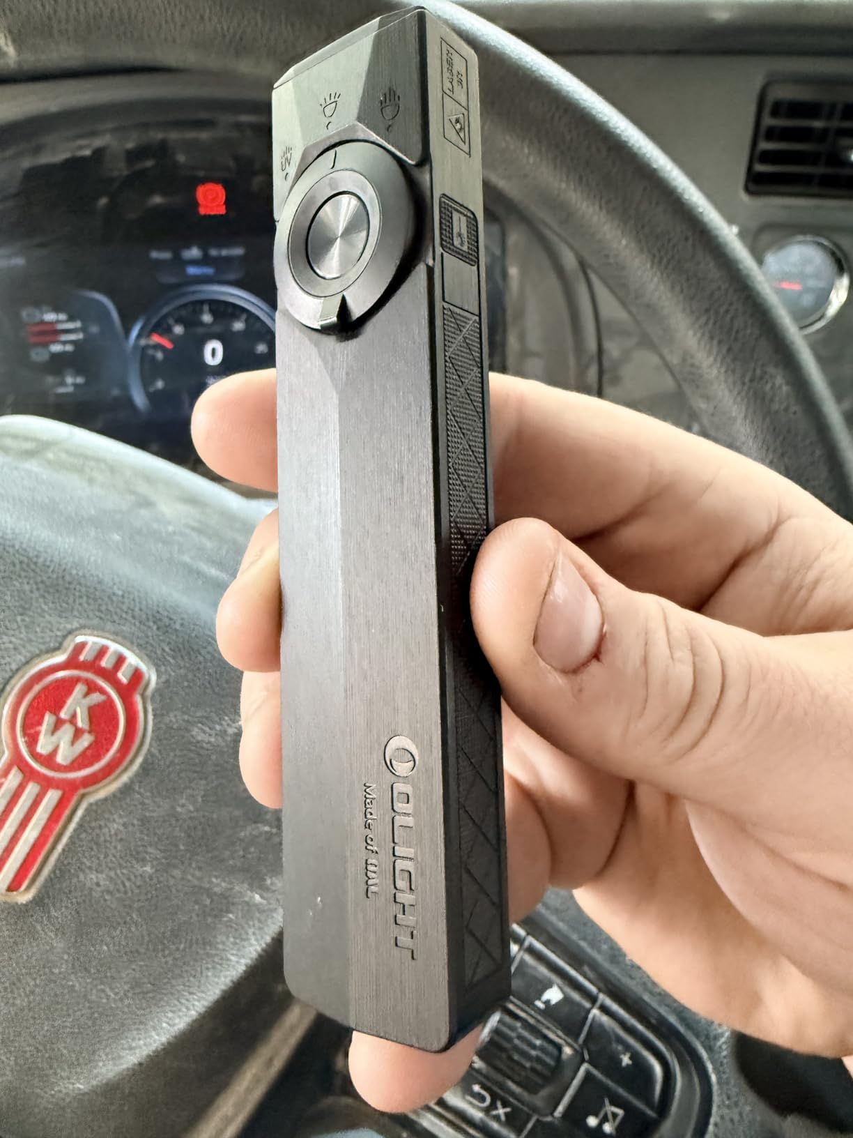 OLIGHT ArkPro Ultra Rechargeable Flat EDC Flashlight,1700Lumens,Onyx Black customer photo 2