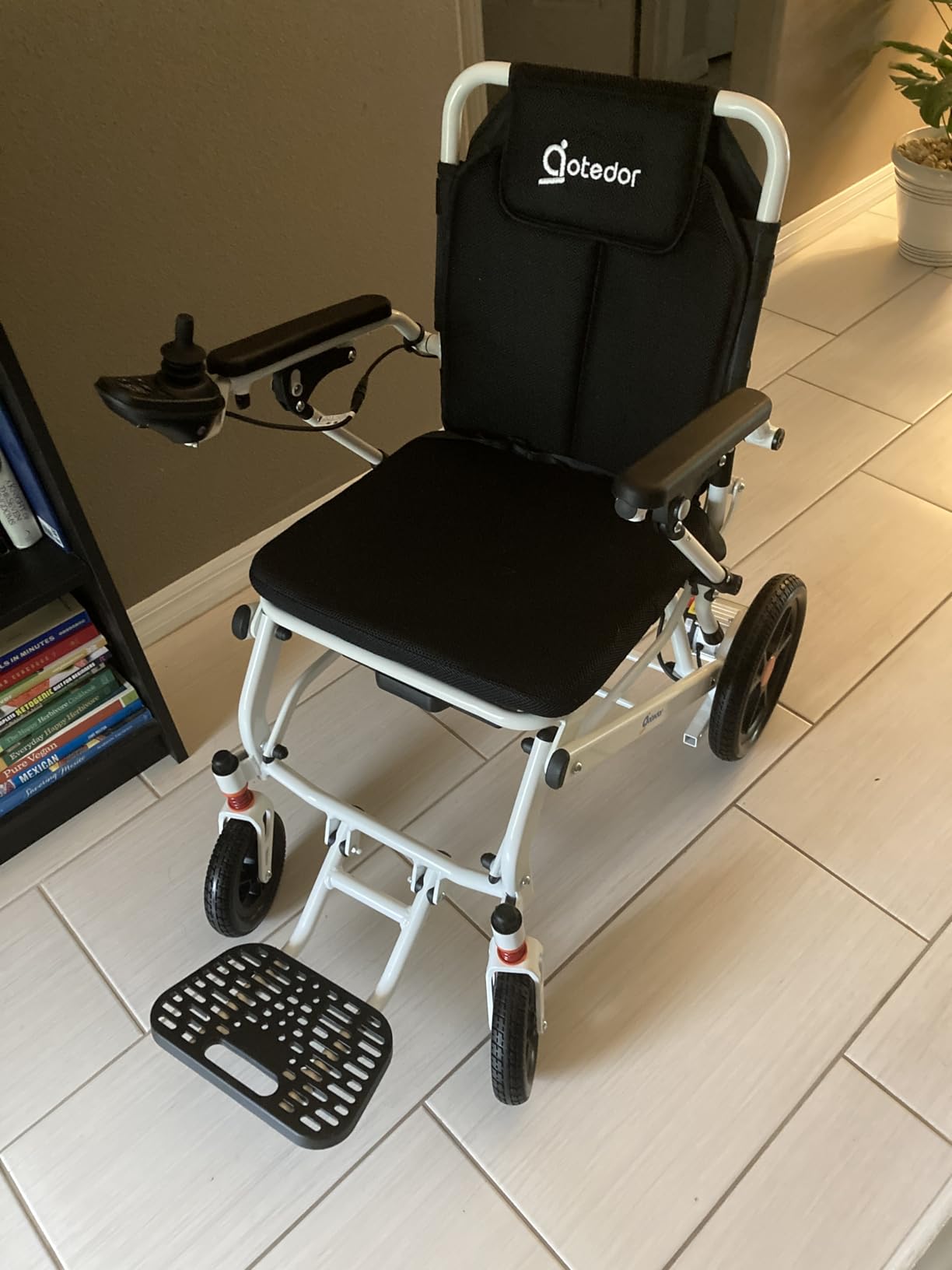 Aotedor Electric Wheelchairs for Adults,39 lbs Lightweight Foldable Power Wheelchair,Up to 15 Miles Range,Ergonomic Comfort Seat,Brushless Motors,Airline Approved Mobility Chair for Travel customer photo 1
