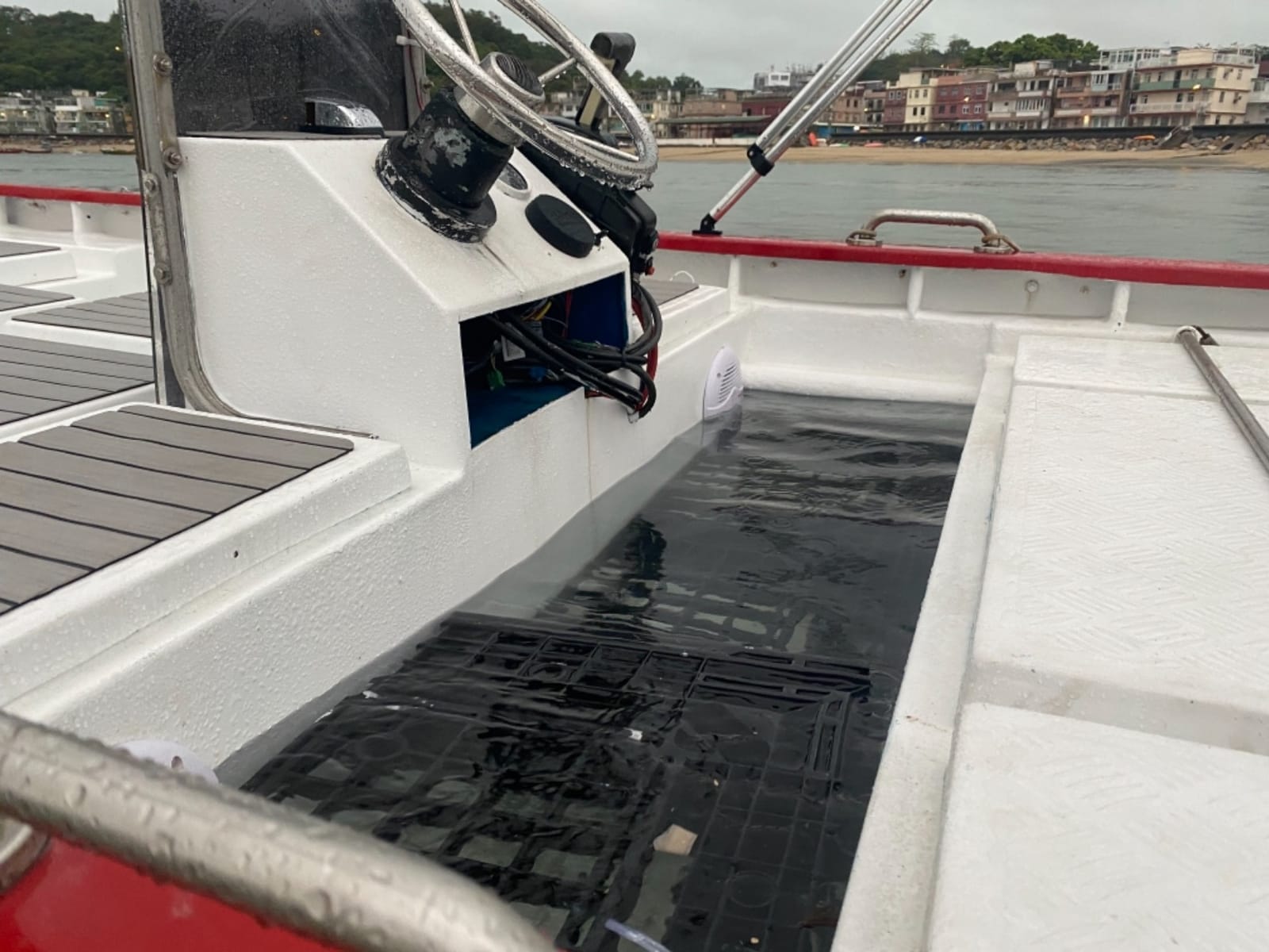 BOSS Audio Systems MR60W 6.5 Inch Marine Speakers (Pair), Full Range, 2 Way customer photo 1