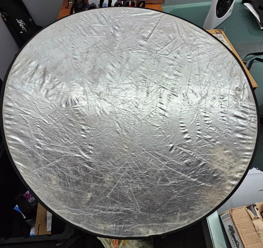 NEEWER 32 Inch/80 Centimeter Light Reflector Light Diffuser 5 in 1 Collapsible Multi Disc with Bag - Translucent, Silver, Gold, White, and Black for Studio Photography Lighting and Outdoor Lighting customer photo 1