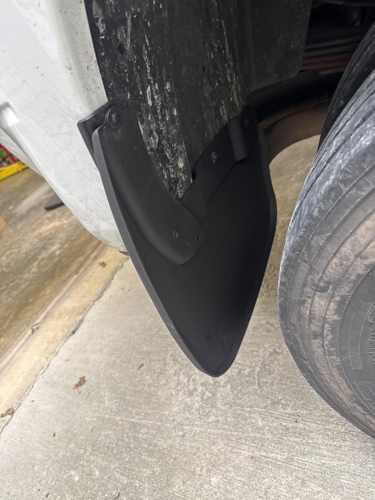 Husky Liners - Rear Mud Guards | Fits 2010-2018 Dodge Ram 3500 - w/OEM Fender Flares & Dual Rear Wheels - Black, 2 Pc. | 57181 customer photo 1