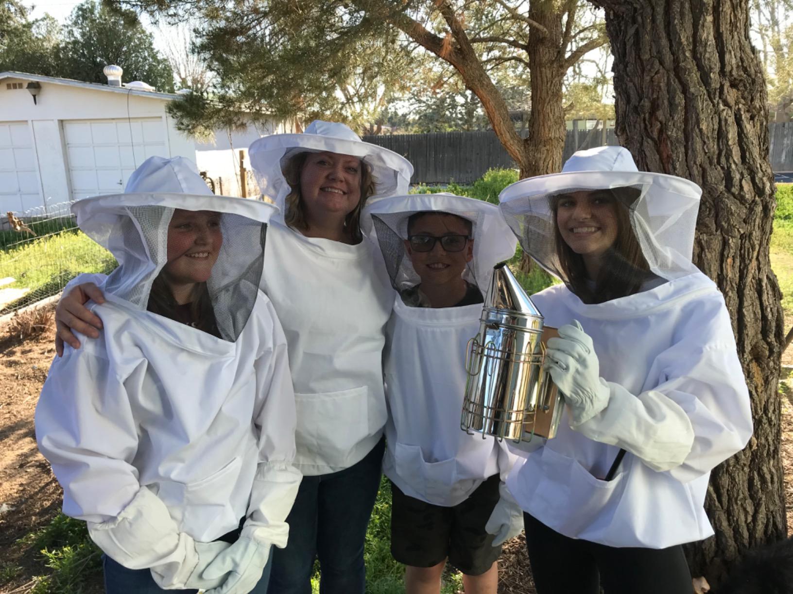 VIVO Professional White L Beekeeping Suit, BEE-V105 customer photo 2