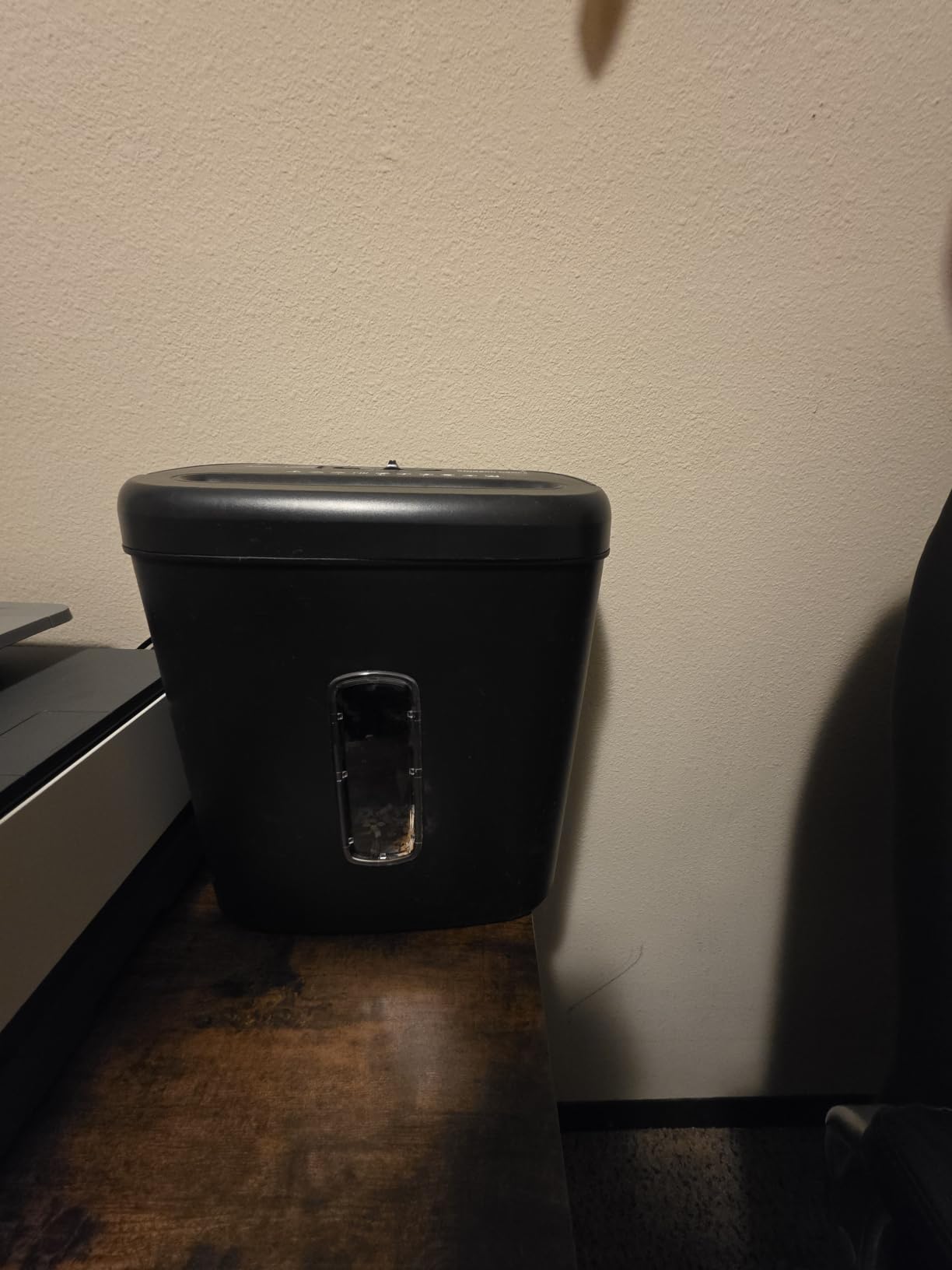 Amazon Basics 6-Sheet Cross-Cut Paper and Credit Card Shredder with 3.8 Gallon Bin, Shreds Staples, Black customer photo 2