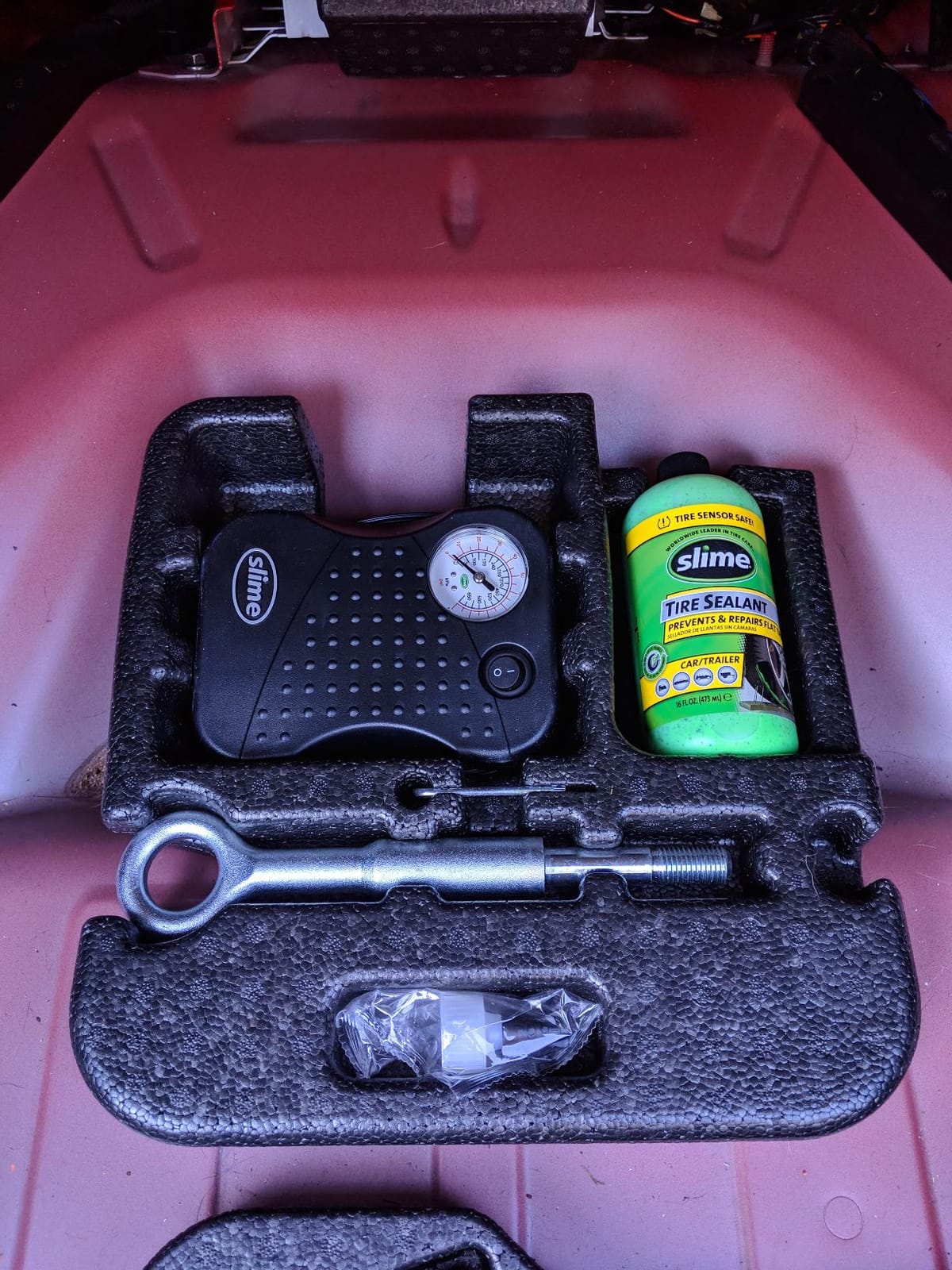Slime 50107 Flat Tire Puncture Repair, Smart Spair, Emergency Kit For Car Tires, Includes Sealant And Tire Inflator Pump, Suitable For Cars And Other Highway Vehicles, 15 Min Fix customer photo 2