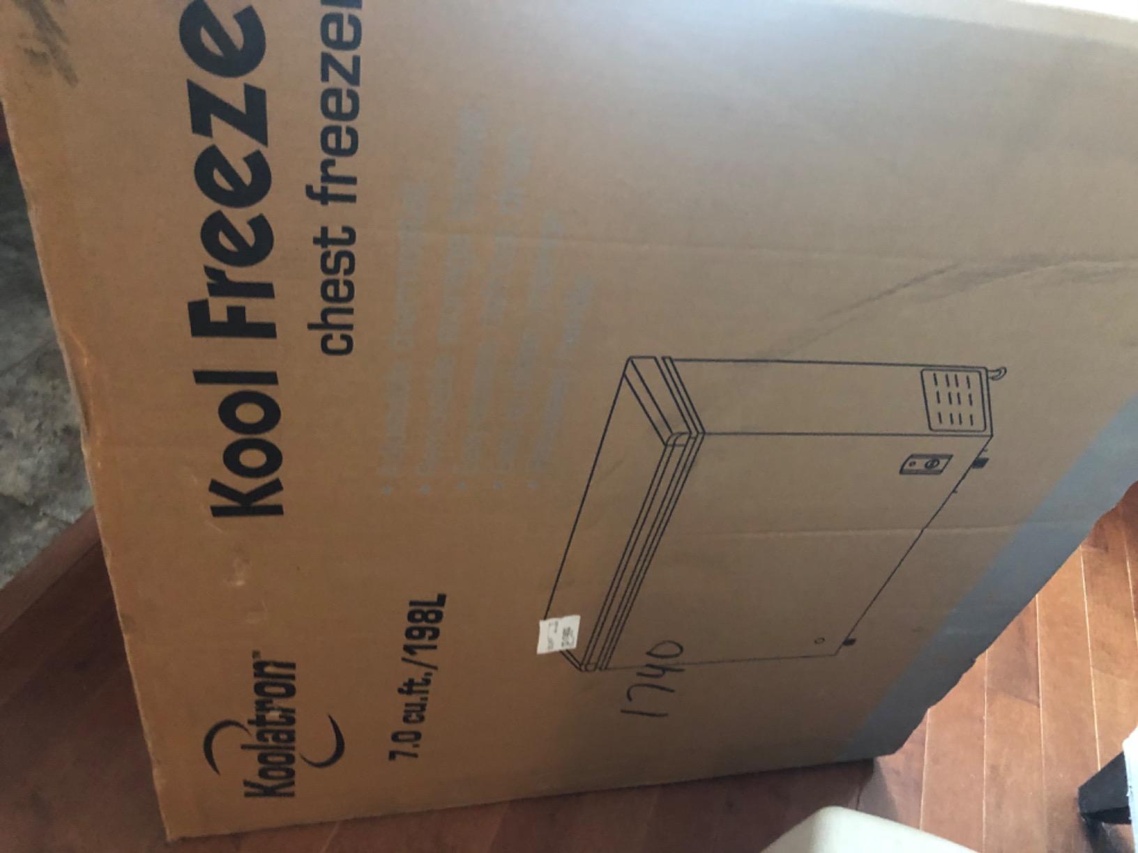 Koolatron 7.0 cu ft Chest Freezer, 195 L, Storage Basket, White customer photo 2