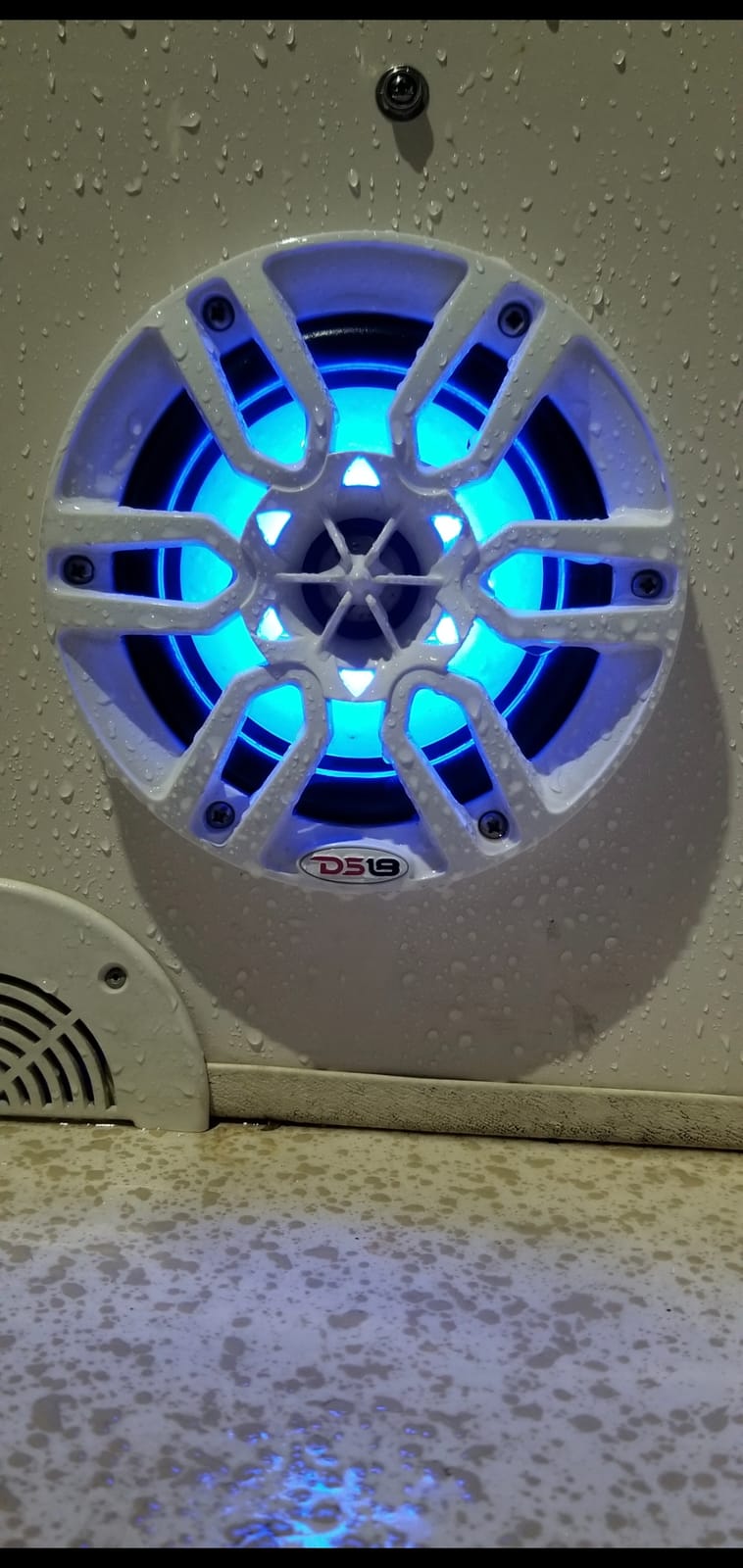 DS18 Hydro NXL-6 - High End Coaxial Speaker Pair - 2-Way Marine Speaker w/Integrated RGB Lights - 300 Watt - 100% UV Stable - Water Resistant Speakers - 6.5 Inches, White customer photo 2