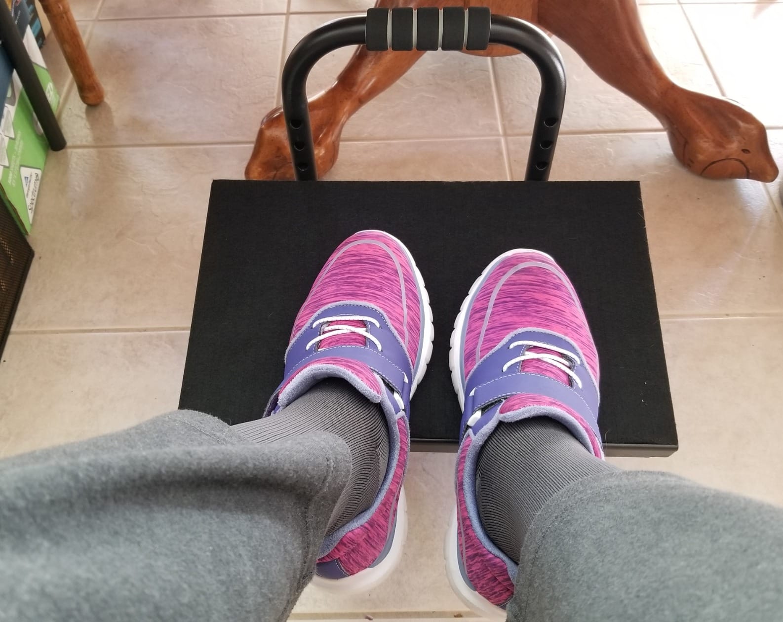 VIVO Black Ergonomic Height Adjustable Foot Rest Platform, STAND-FT01 customer photo 1