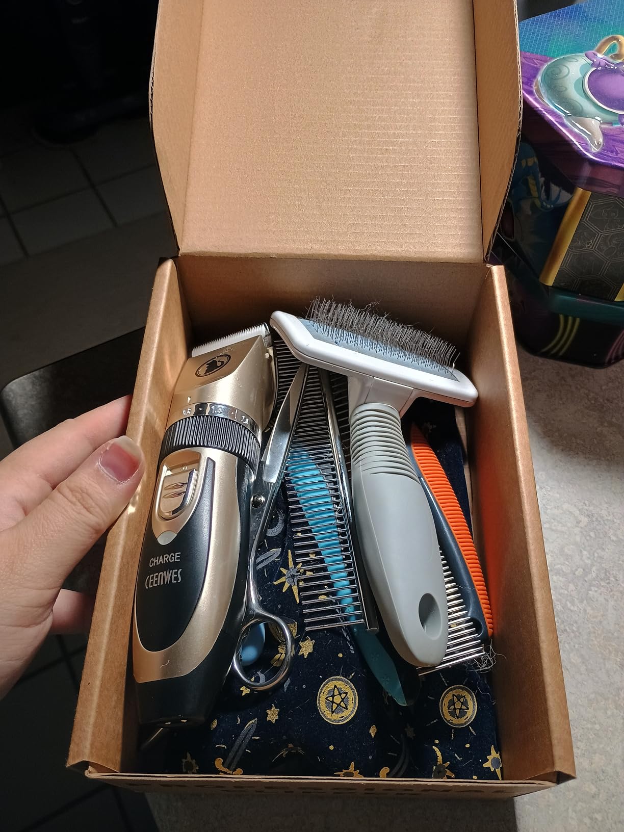 Ceenwes Dog Clippers Low Noise Pet Clippers Rechargeable Trimmer Cordless Grooming Tool Professional Dog Hair Trimmer with Comb Guides Scissors for Dogs Cats & Others（Gold） customer photo 1