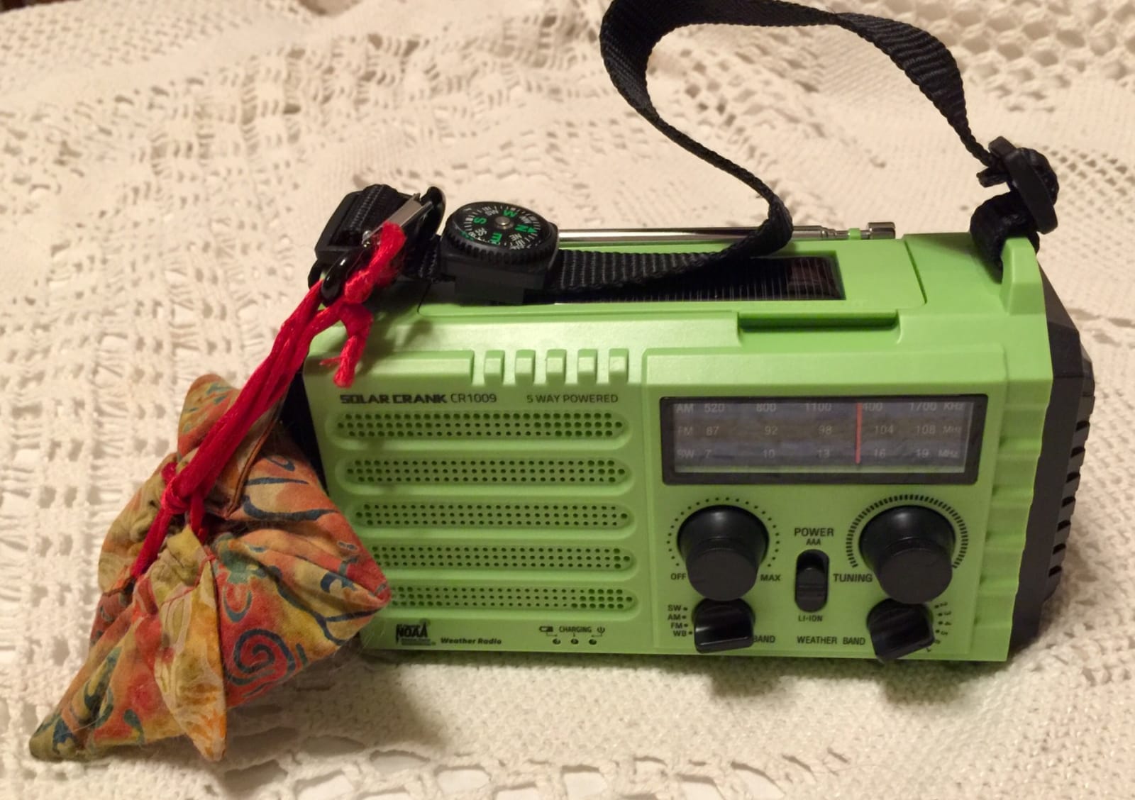 Emergency Weather Radio, Portable Solar Hand Crank Radio with NOAA/AM/FM/SW customer photo 1