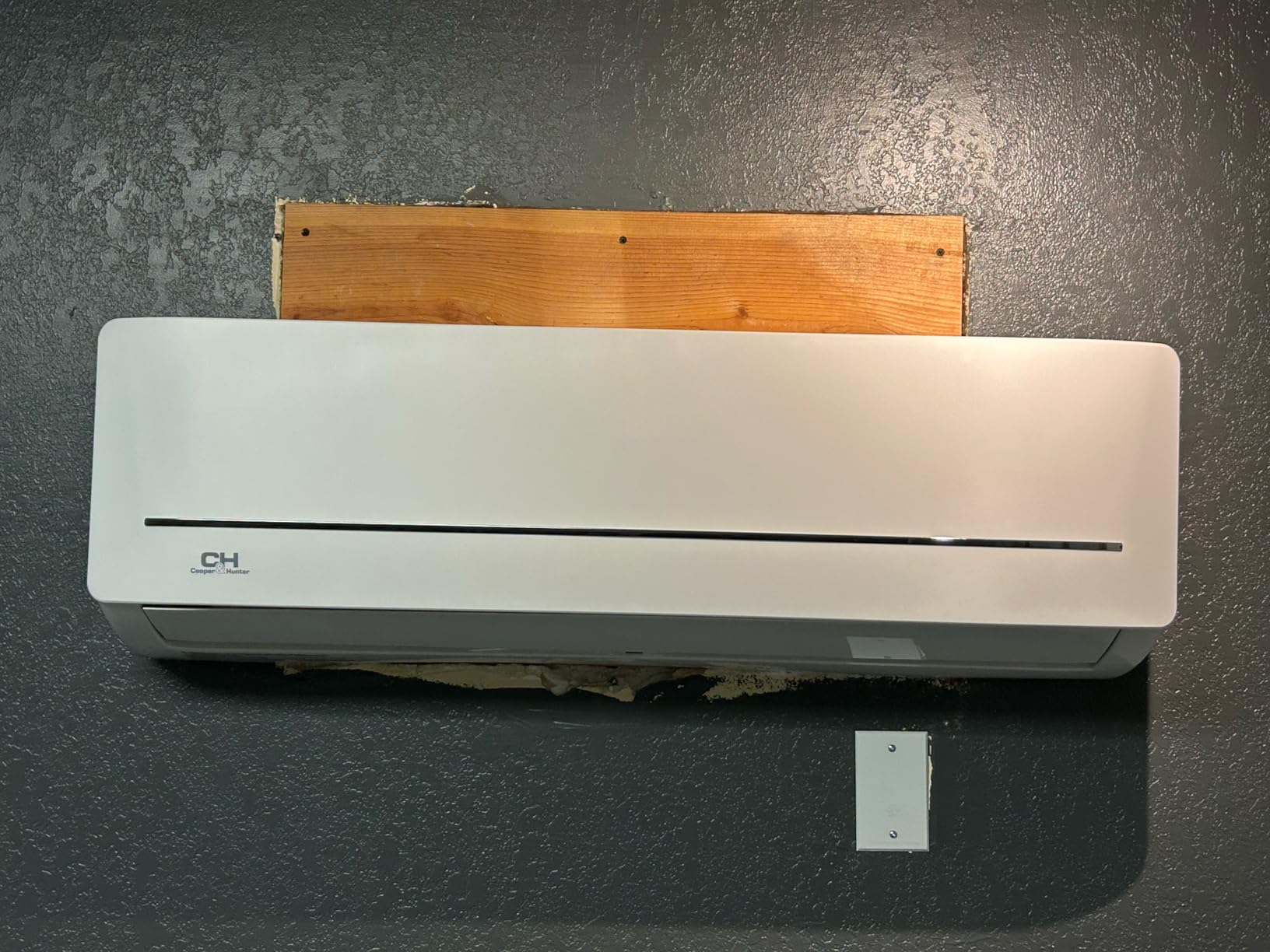 Cooper & Hunter 18,000 BTU 230V Wall Mount Mini Split AC, 19.2 SEER2 customer photo 1