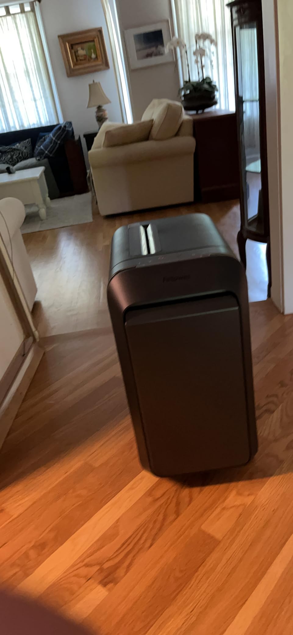 Fellowes LX210 P-4 Micro-Cut Paper Shredder, Jam-Proof Heavy-Duty Paper Shredder for Office, 16 Sheet Capacity, Black customer photo 2