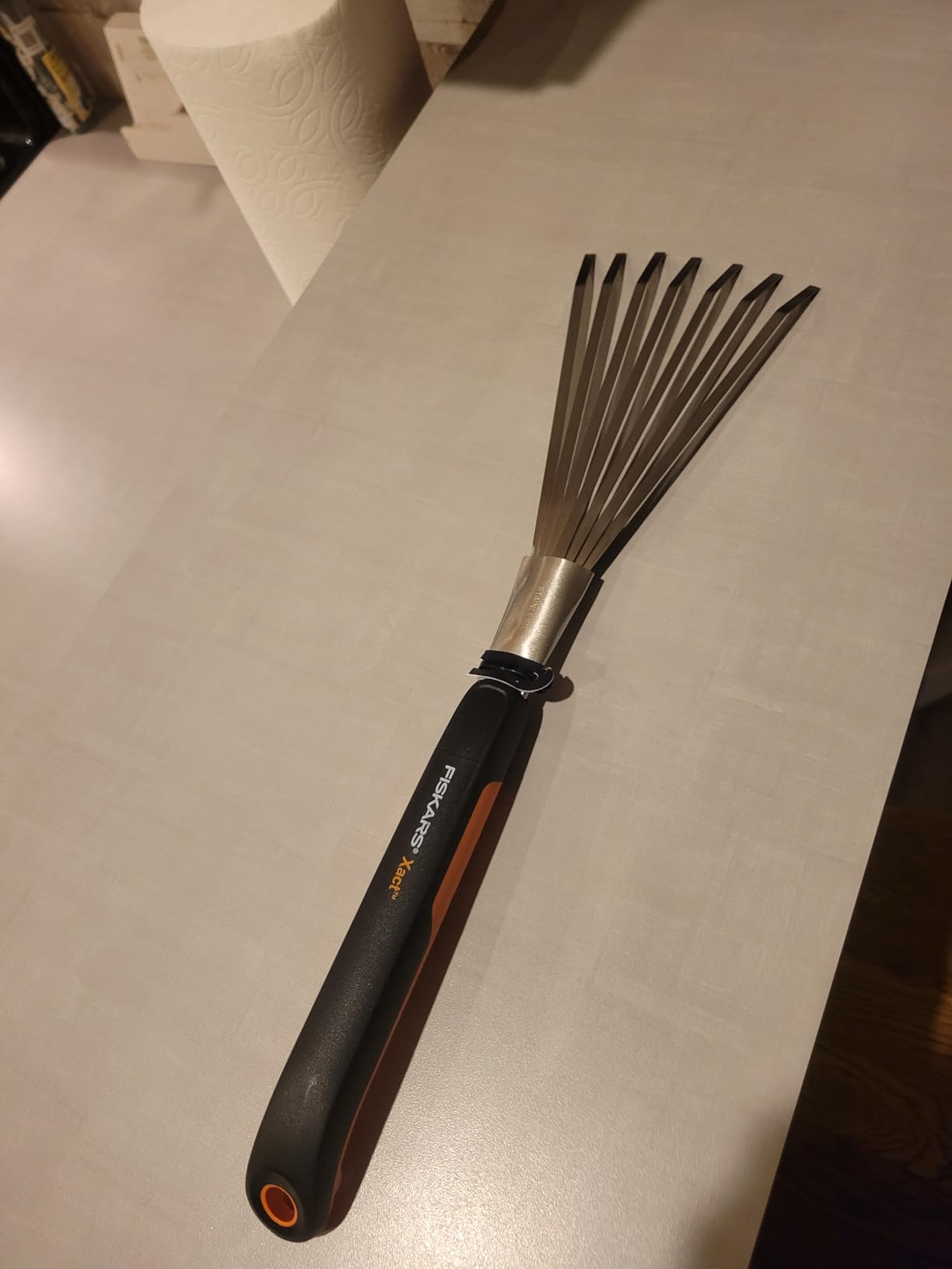 Fiskars Xact Hand Rake, Ergonomic Handle for Heavy Duty Gardening customer photo 2