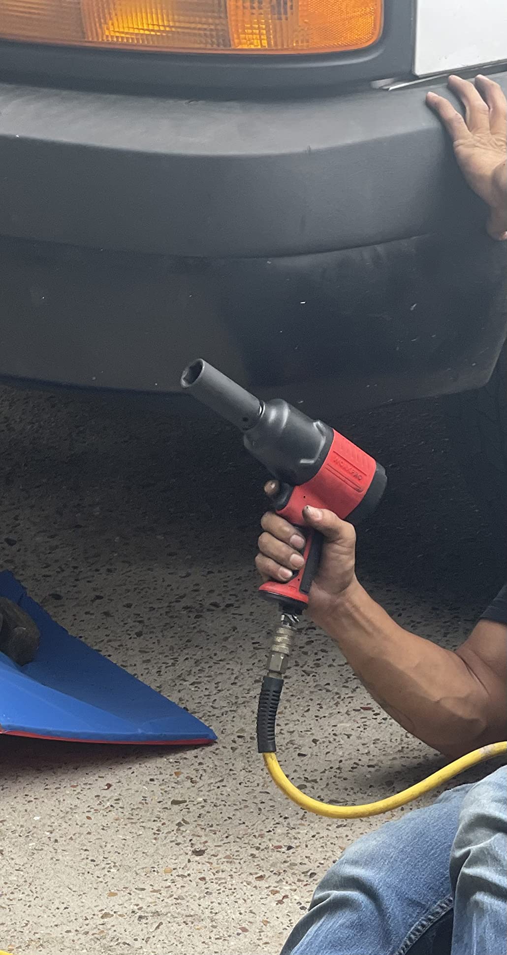 WORKPRO 1/2-Inch Air Impact Wrench, Ergonomic Design, Powerful Torque, Wide Application customer photo 1