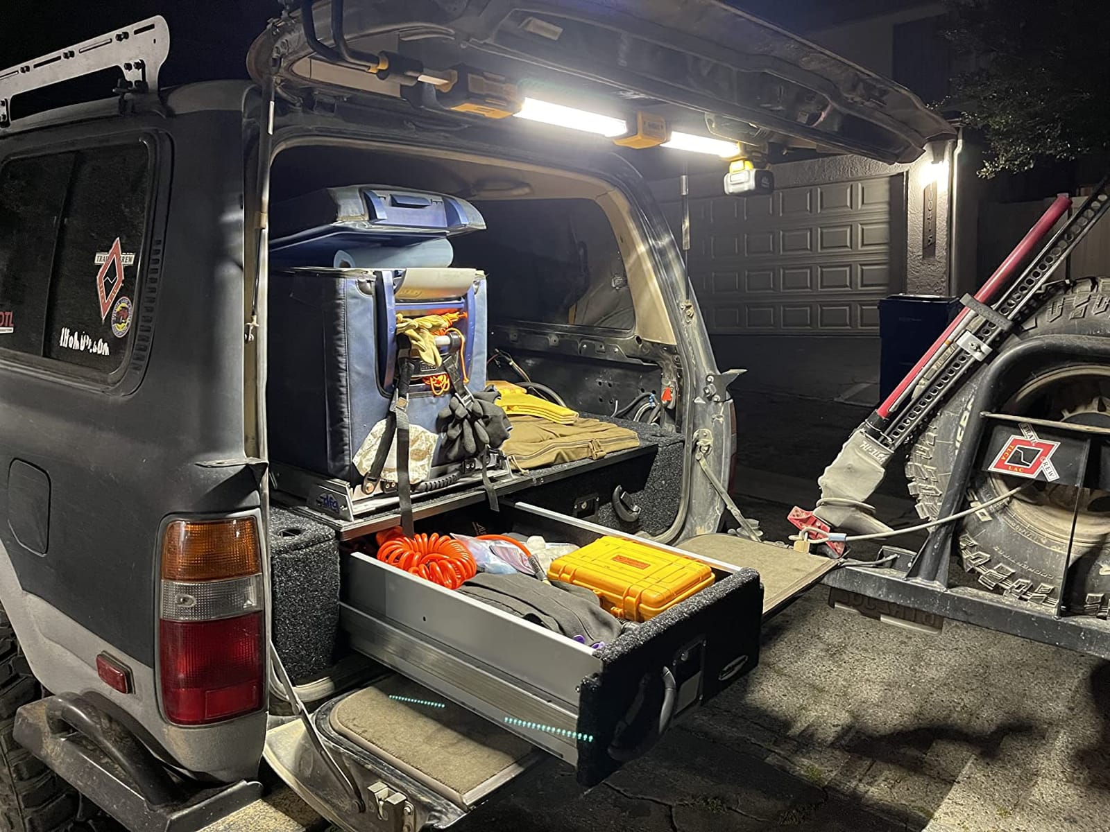 DEWALT 12V/20V MAX Cordless Hood Light, Mechanic Work Light, LED, Bare Tool Only (DCL045B) customer photo 1