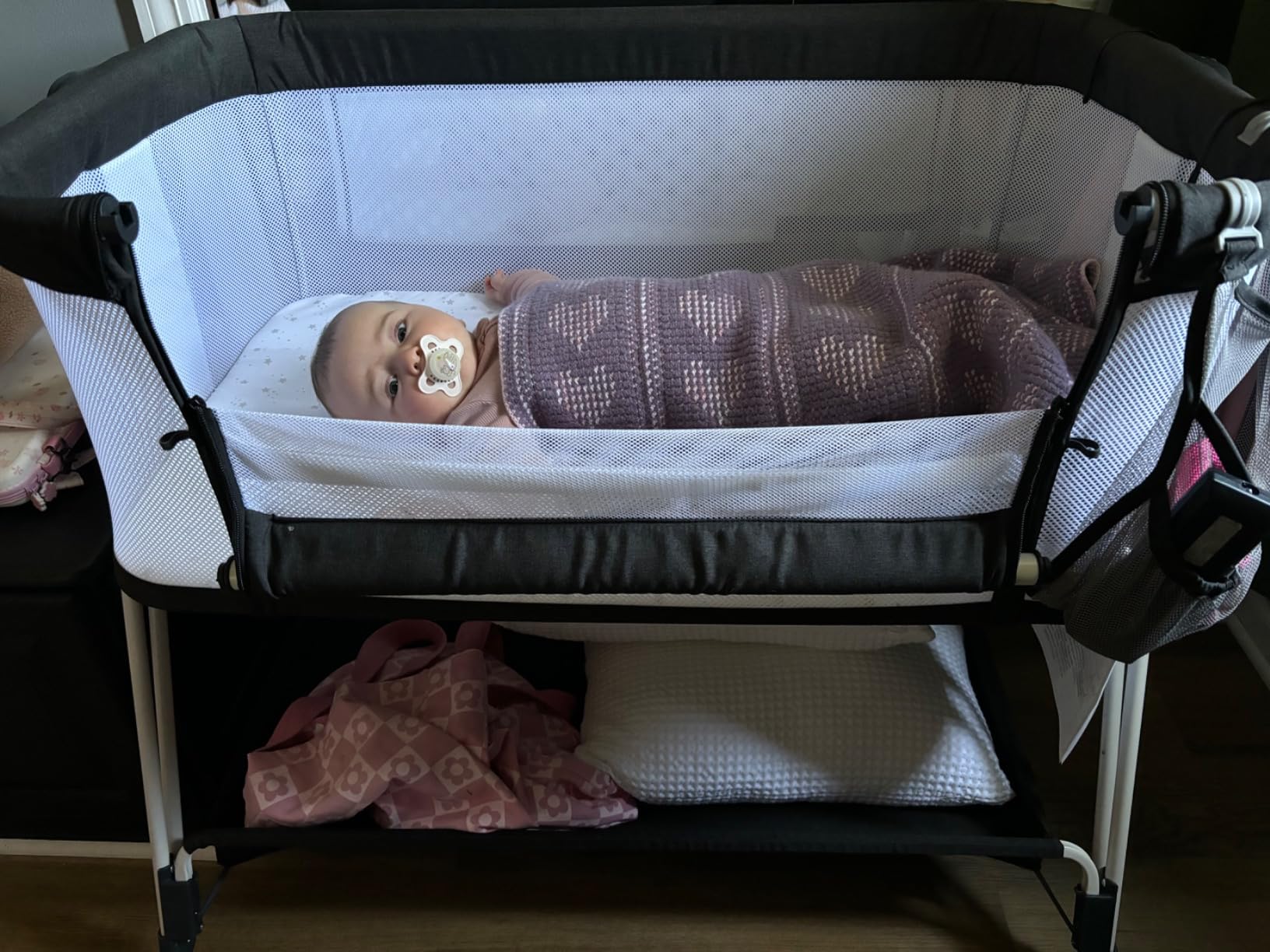 Fodoss Baby Bassinet Bedside Sleeper with Wheels and Storage Tray,4-Sided Mesh Bedside Bassinet for Infant/Newborn,7 Height Adjustable Easy Folding Bedside Crib customer photo 2