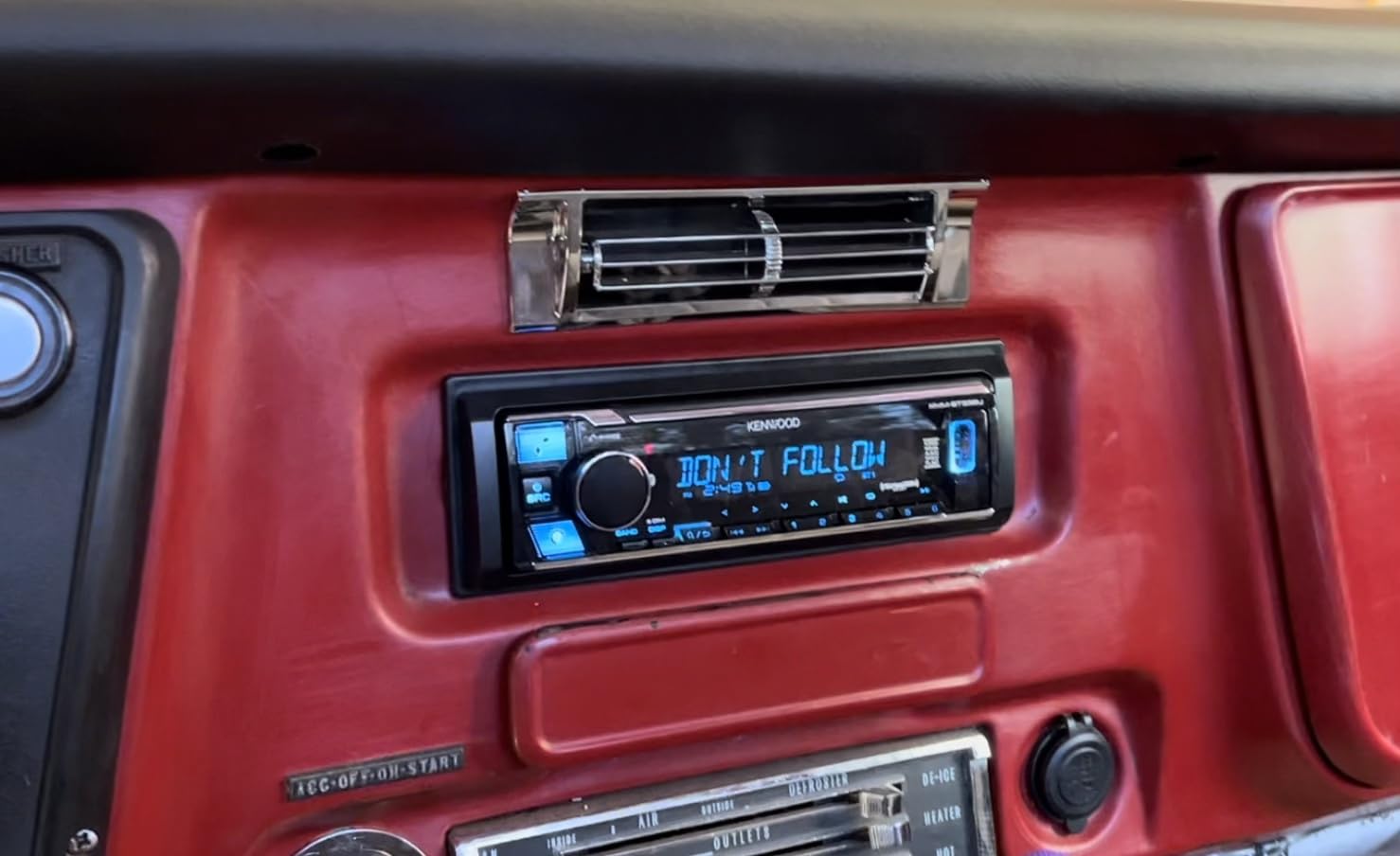 KENWOOD KMM-BT332U Bluetooth Single DIN Car Stereo with USB Port, AM/FM Radio, MP3 Player, Multi Color LCD, Detachable Face, Built in Amazon Alexa, Compatible with SiriusXM Tuner customer photo 1