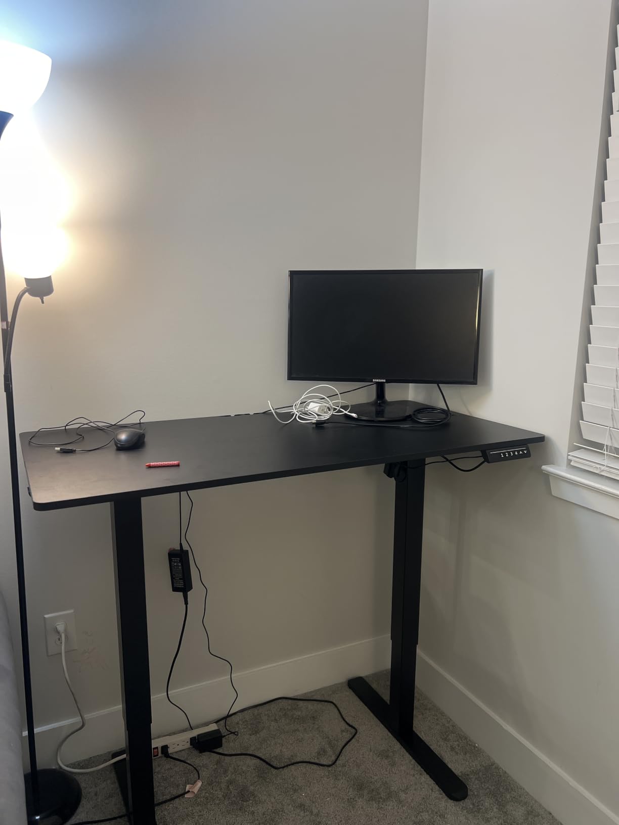 ErGear Height Adjustable Electric Standing Desk, 55 x 28 Inches Sit Stand up Desk, Memory Computer Home Office Desk, Black customer photo 1