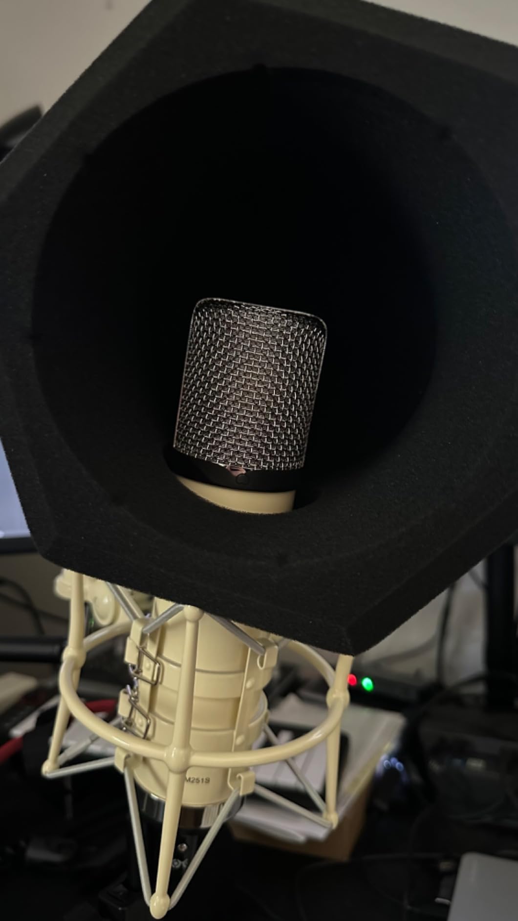Professional Microphone Isolation Ball with 2-Layered Pop Filter, High Density Foam Great Noise Cancellation customer photo 1