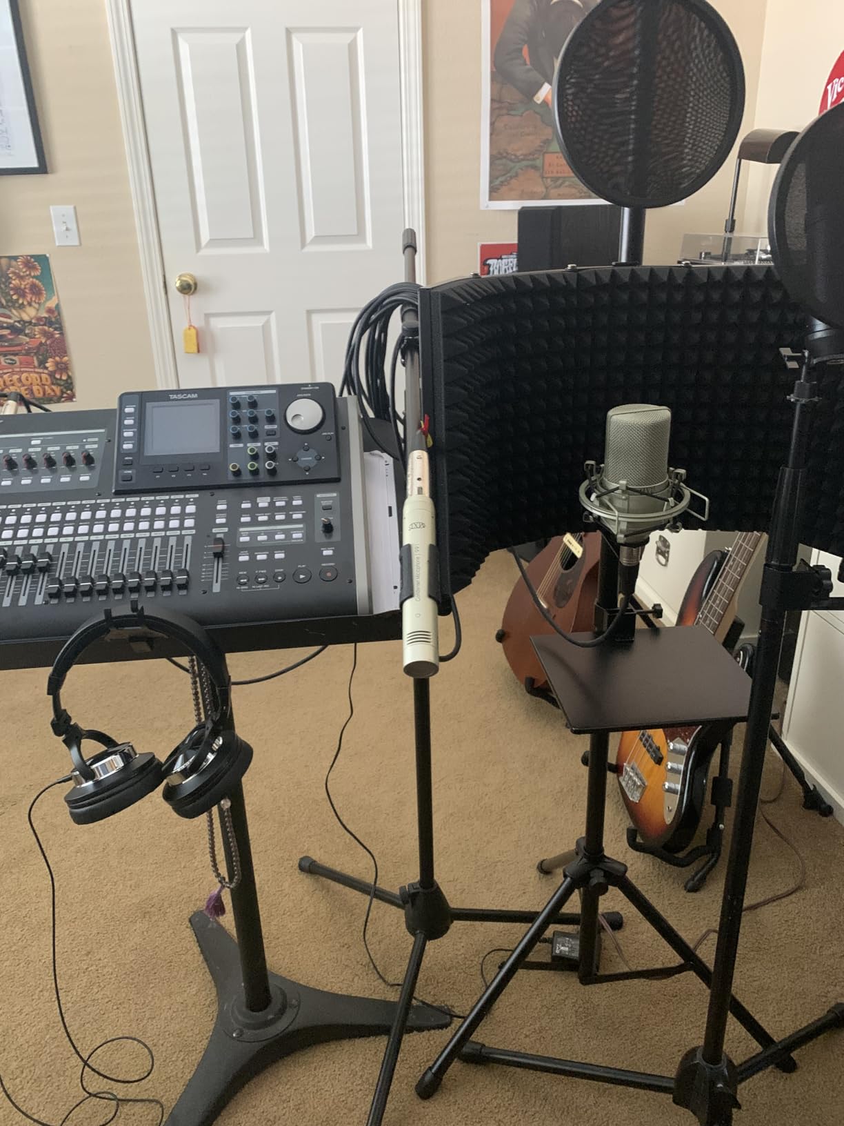 Dmsky Microphone Isolation Shield with Pop Filter & Tripod Stand, Foldable Mic Shield with Triple Sound Insulation, High Density Mic Sound Shield for Recording Studio, Podcasts, Singing, Broadcasting customer photo 1