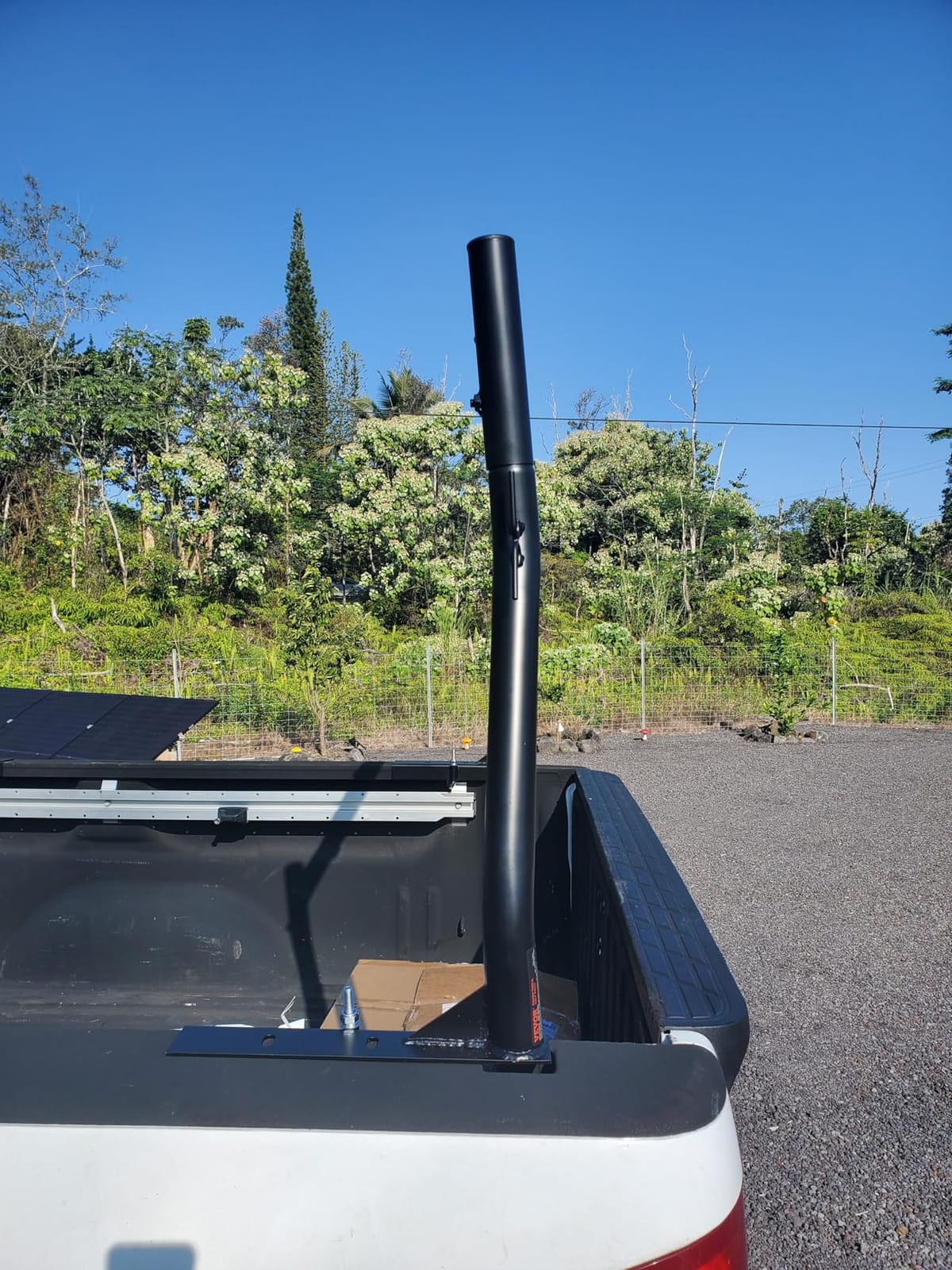 VEVOR Extendable Steel Truck Ladder Rack - 800 lbs Capacity, 46-71 inch, Non-Drilling for Kayak, Surfboard, Lumber, Ladder customer photo 1