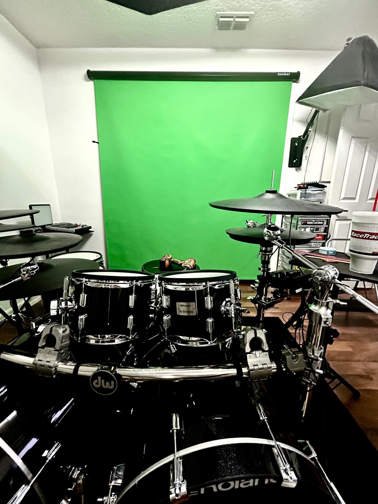 RAUBAY 78.7 x 86.6in Retractable Pull Down Green Screen Chroma Key Backdrop customer photo 1