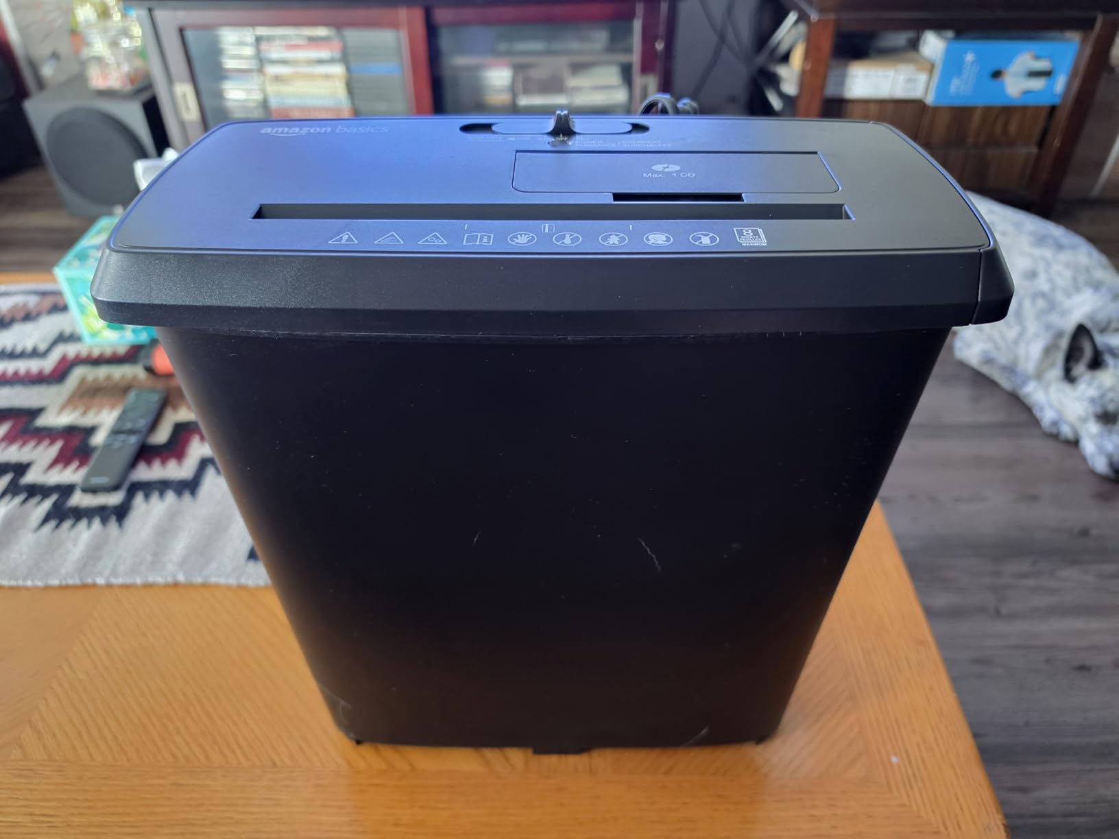 Amazon Basics 8-Sheet Strip Cut Paper Shredder for Home and Office, CD/Credit Card Shredder, 3.4 Gallon Bin, Black customer photo 1