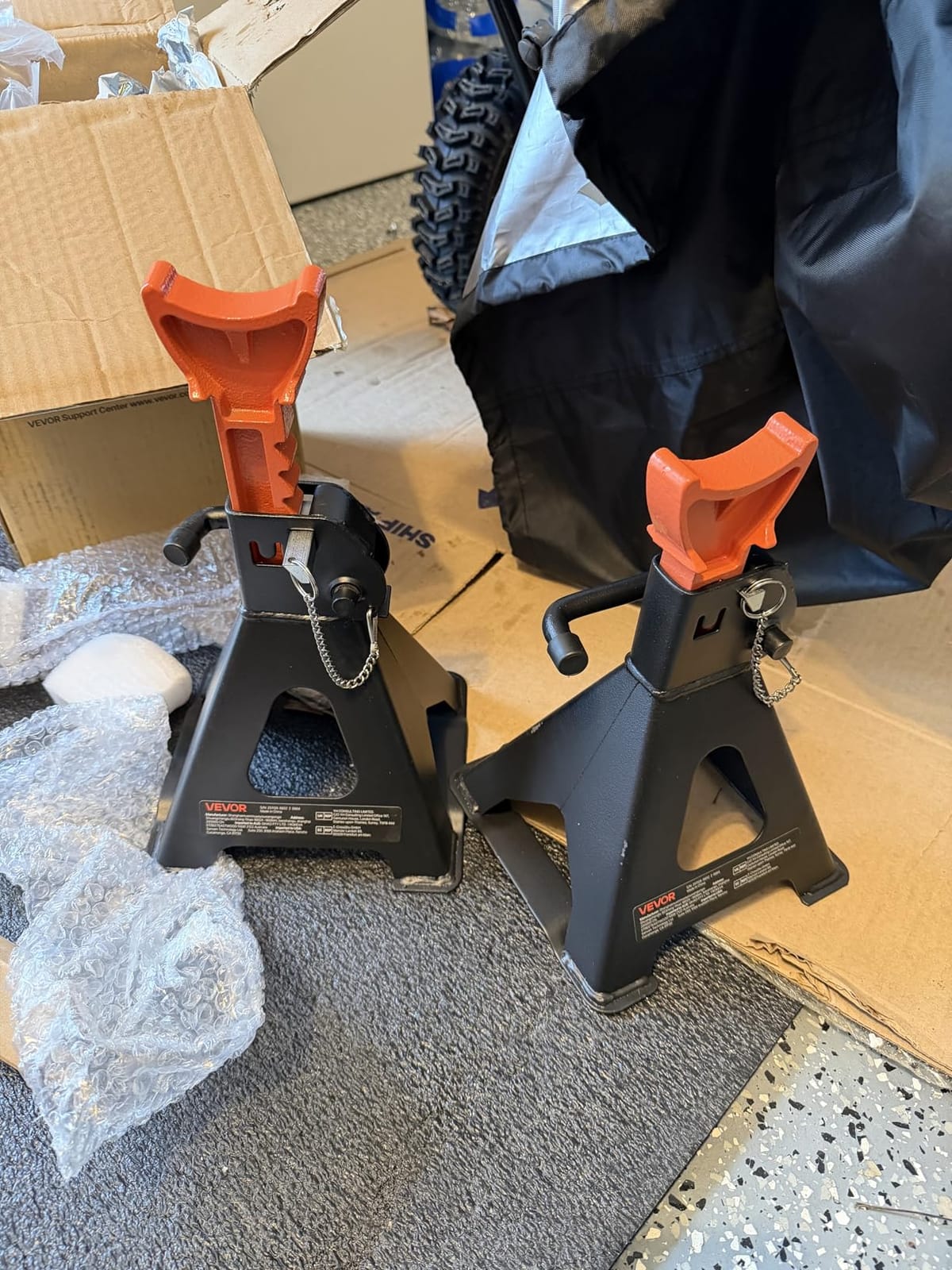 VEVOR Jack Stands, 3 Ton (6,000 lbs) Capacity Car Jack Stands Double Locking, 10.8-16.3 inch Adjustable Height, for Lifting SUV, Pickup Truck, Car and UTV/ATV, Red, 1 Pair customer photo 2