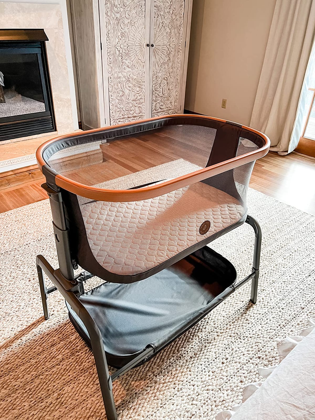 Maxi-Cosi Iora Baby Bassinets Bedside Sleeper, Portable Bassinet, Infant Bedside Sleeper Crib, Height Adjustable, Breathable Mesh, Large Storage Basket, Classic Graphite customer photo 2
