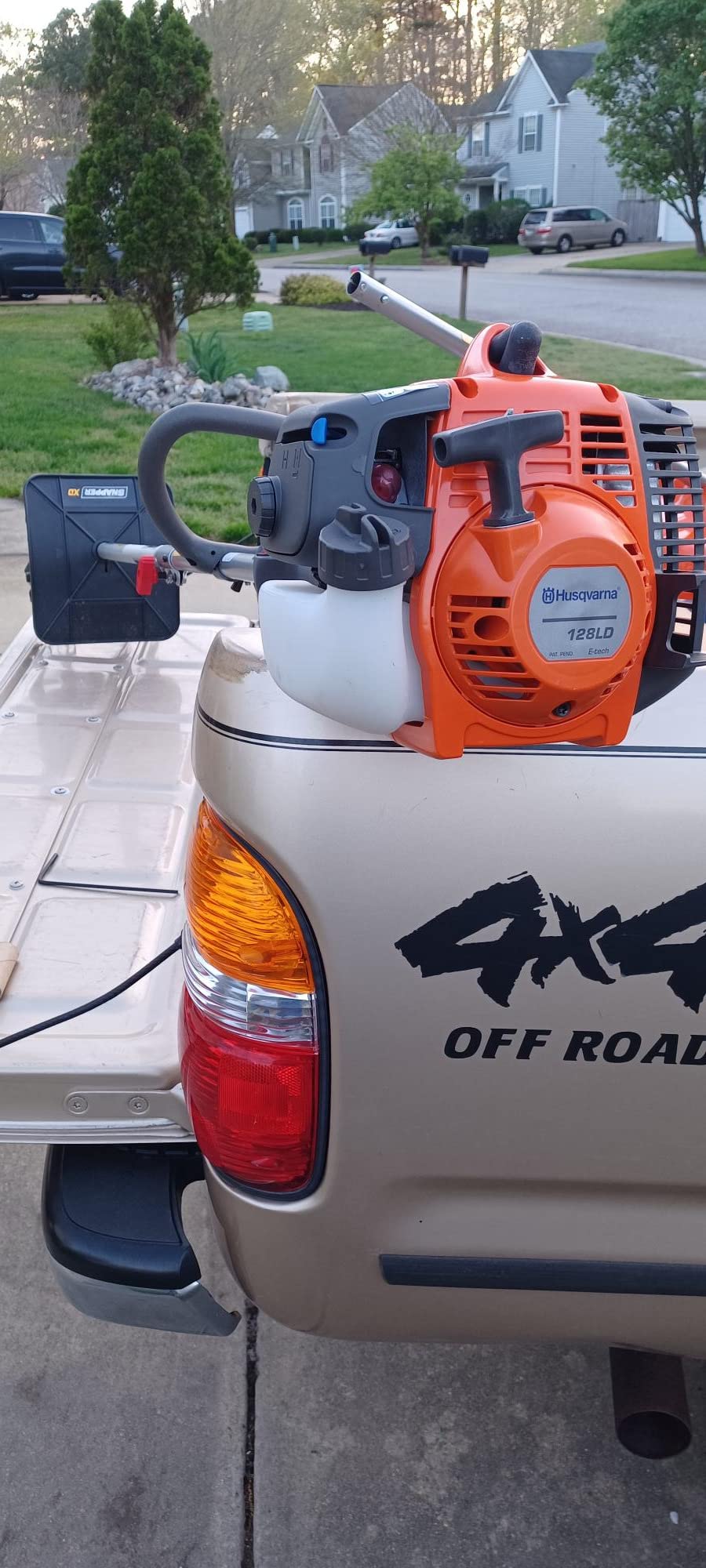 Husqvarna 130L Gas String Trimmer, Trimmer Head, 18-Inch customer photo 2
