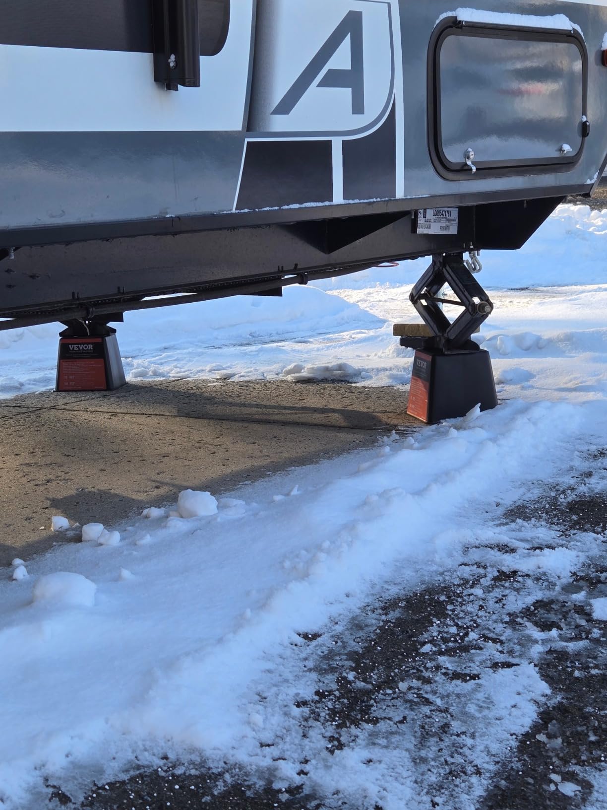 VEVOR Trailer Jack Block, 6000 lbs Capacity per RV Leveling Block, Polypropylene RV Camper Stabilizer Blocks, RV Travel Accessories Use for Any Tongue Jack, Post, Foot, 5th Wheels, 4-Pack customer photo 2