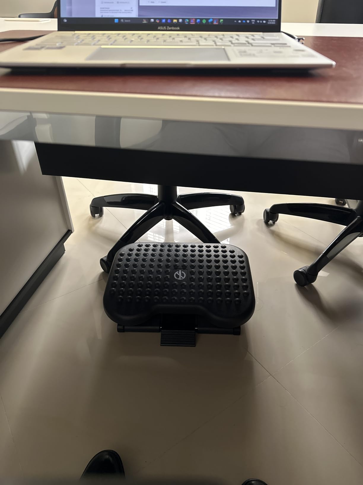 ErGear Adjustable Footrest Under Desk with 3 Height Settings customer photo 1
