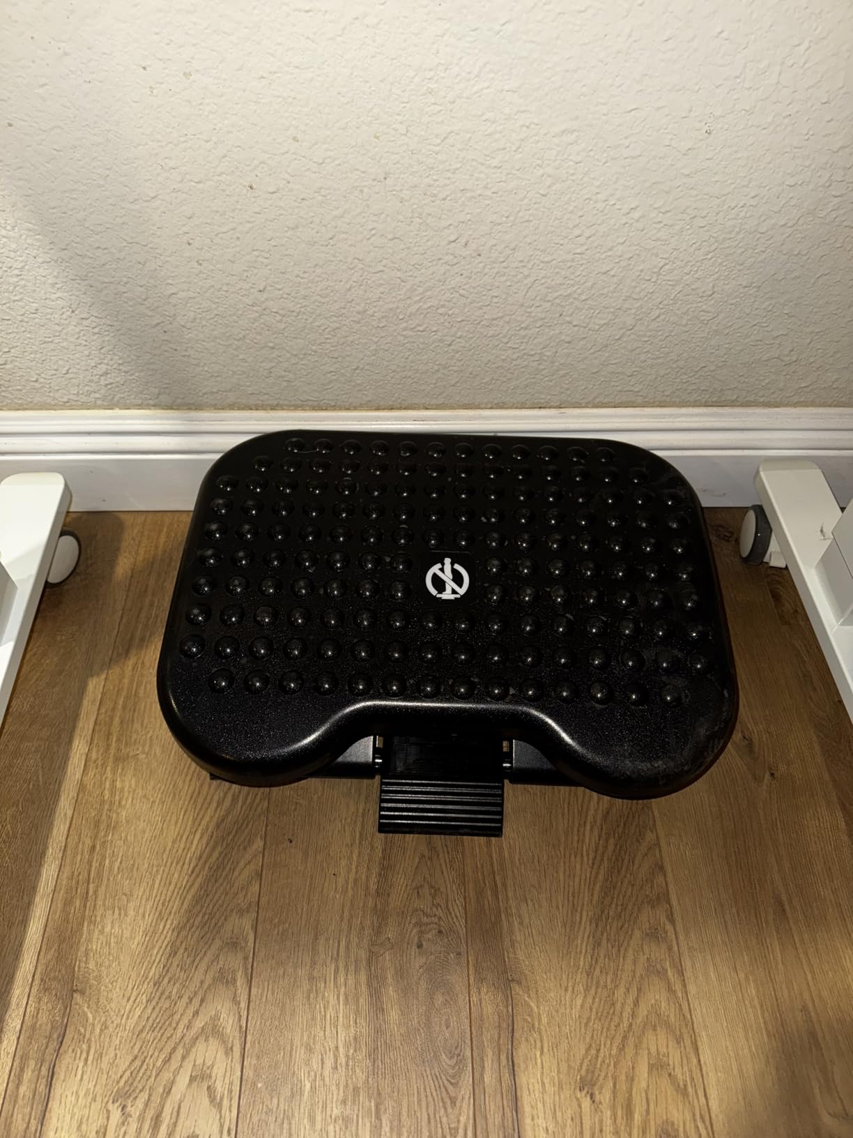 ErGear Adjustable Footrest Under Desk with 3 Height Settings customer photo 2