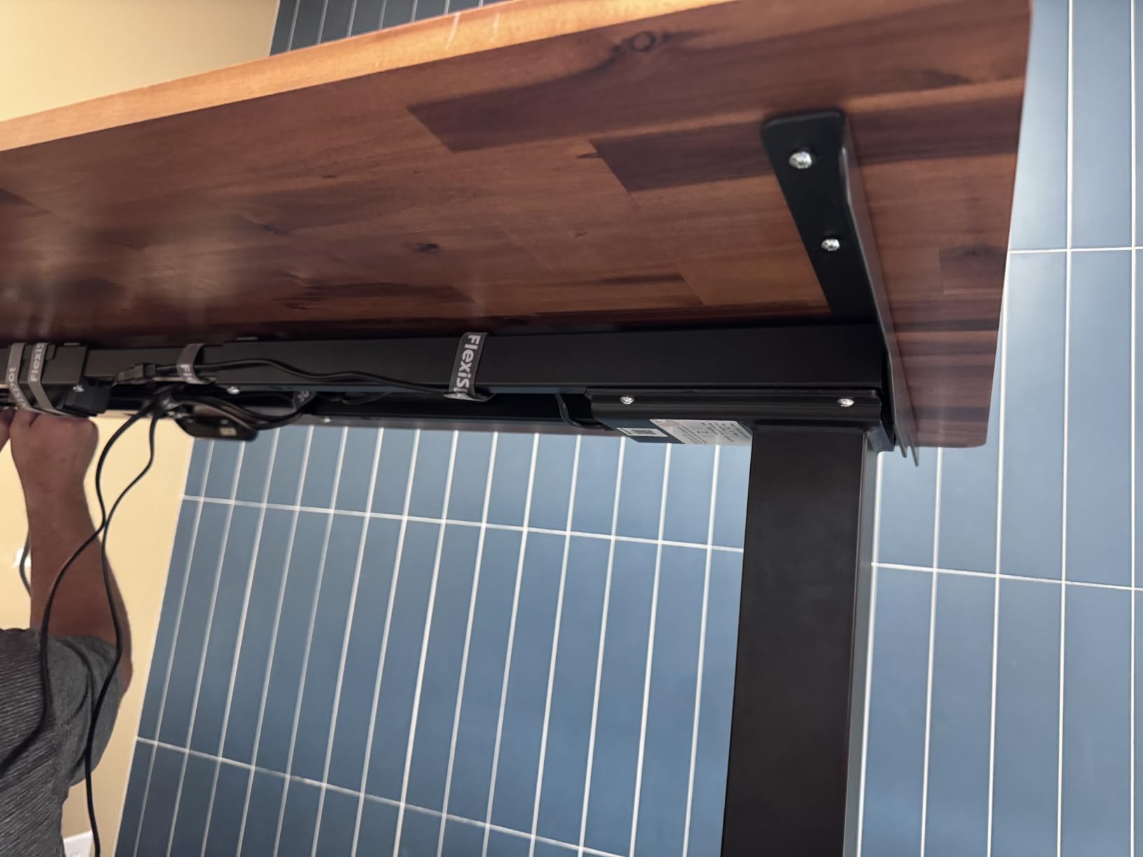 FLEXISPOT E6 MAX Dual Motor 3-Stage Electric Standing Desk, 55 x 28 customer photo 2